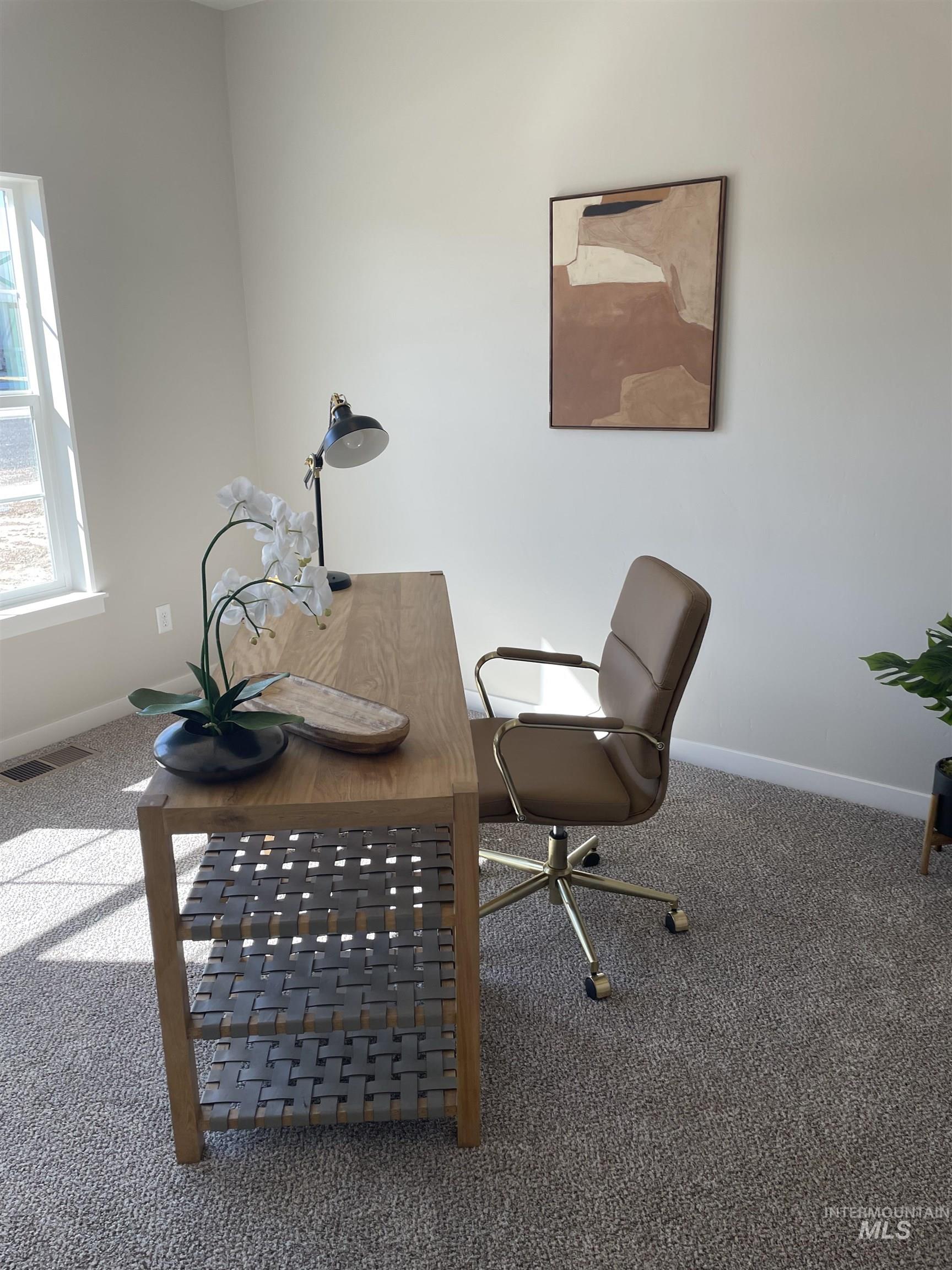 1122 Crestview Dr, Twin Falls, Idaho 83301, 3 Bedrooms, 3 Bathrooms, Residential For Sale, Price $439,900,MLS 98975589