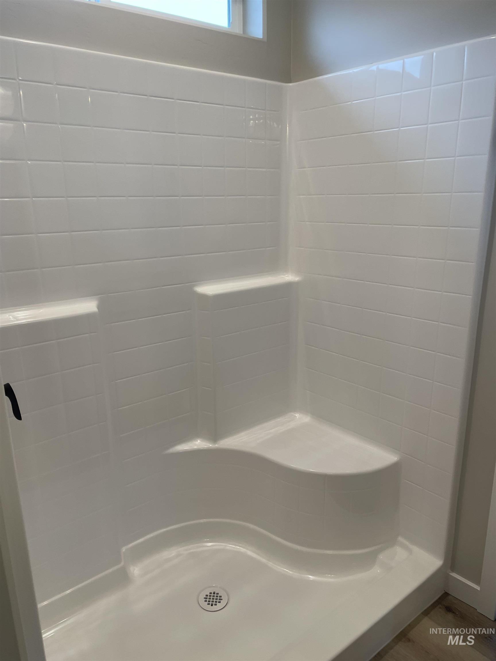 1122 Crestview Dr, Twin Falls, Idaho 83301, 3 Bedrooms, 3 Bathrooms, Residential For Sale, Price $438,900, 98975589