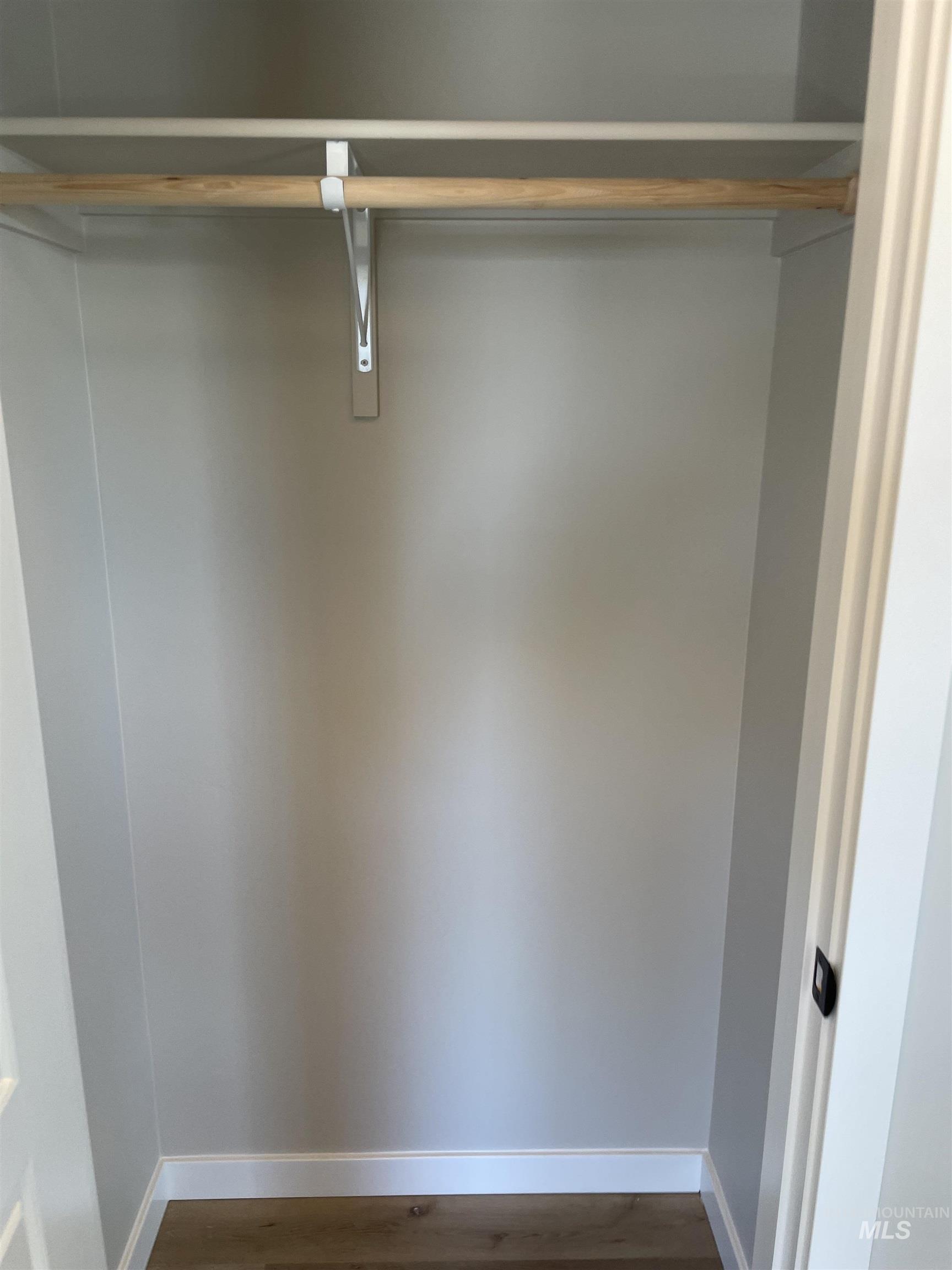 1122 Crestview Dr, Twin Falls, Idaho 83301, 3 Bedrooms, 3 Bathrooms, Residential For Sale, Price $439,900,MLS 98975589