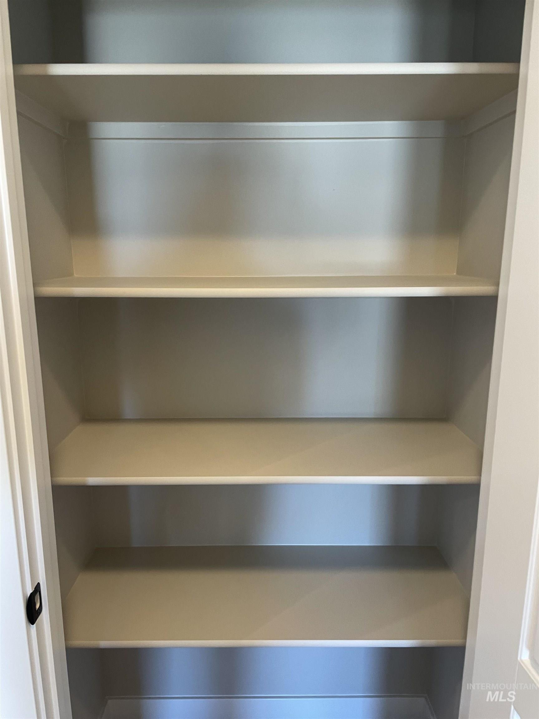 1122 Crestview Dr, Twin Falls, Idaho 83301, 3 Bedrooms, 3 Bathrooms, Residential For Sale, Price $439,900,MLS 98975589