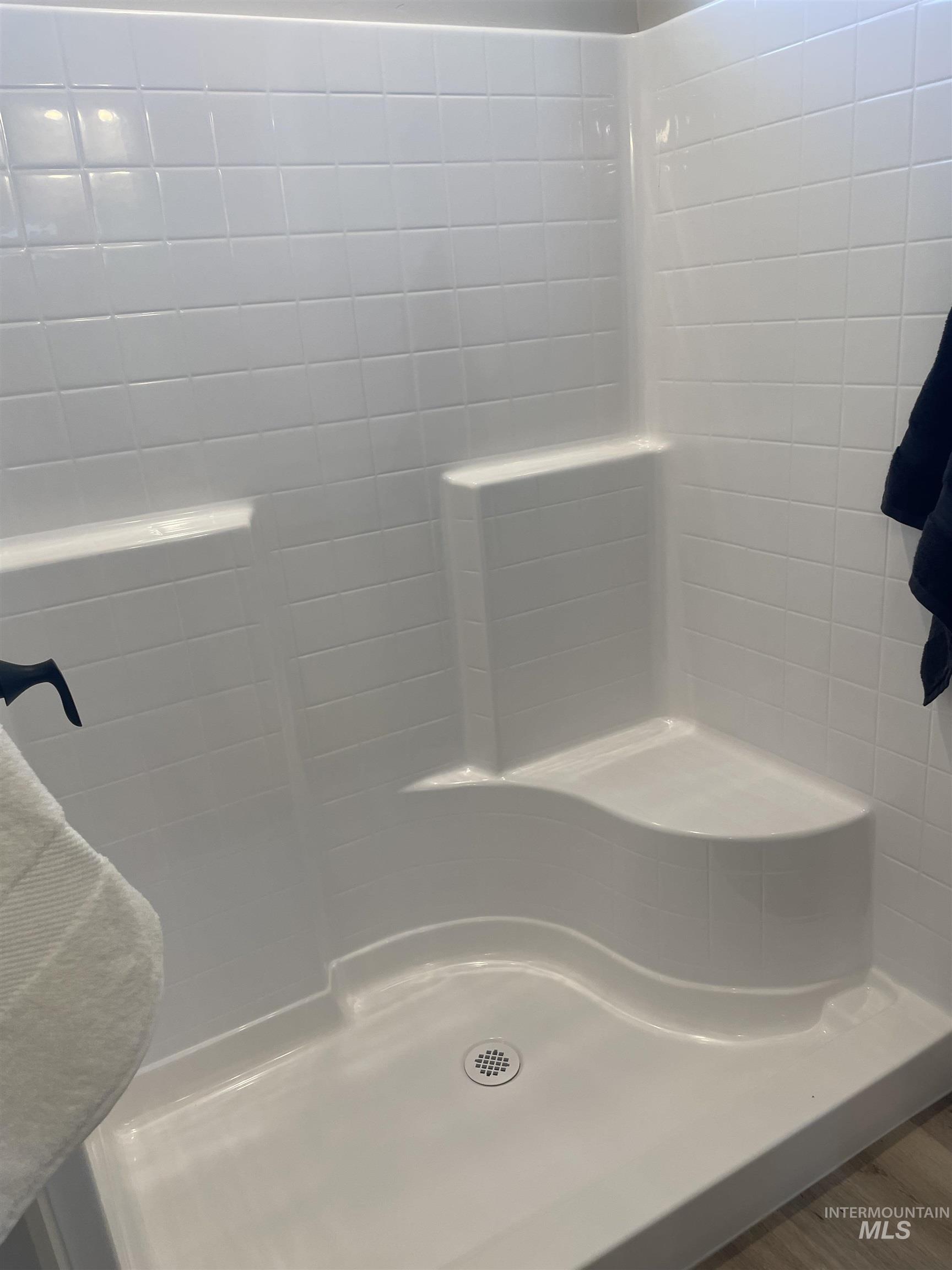 1122 Crestview Dr, Twin Falls, Idaho 83301, 3 Bedrooms, 3 Bathrooms, Residential For Sale, Price $439,900,MLS 98975589