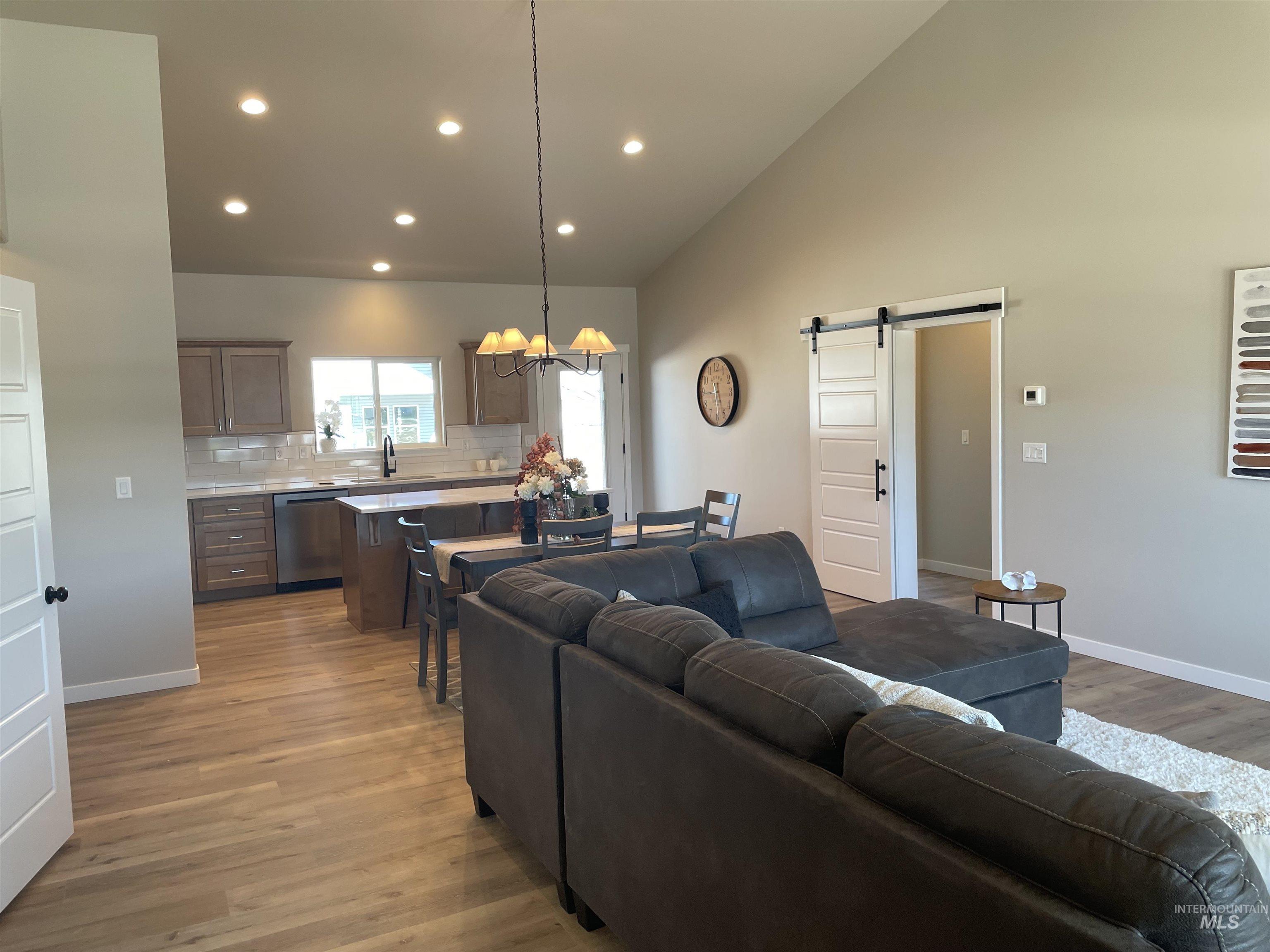 1122 Crestview Dr, Twin Falls, Idaho 83301, 3 Bedrooms, 3 Bathrooms, Residential For Sale, Price $439,900,MLS 98975589