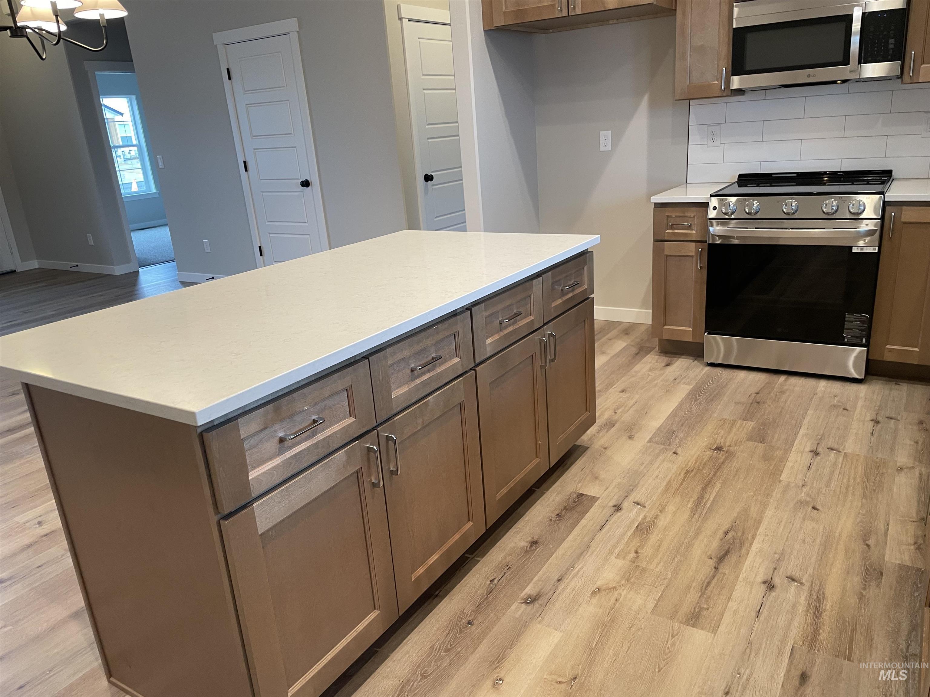 1122 Crestview Dr, Twin Falls, Idaho 83301, 3 Bedrooms, 3 Bathrooms, Residential For Sale, Price $438,900, 98975589