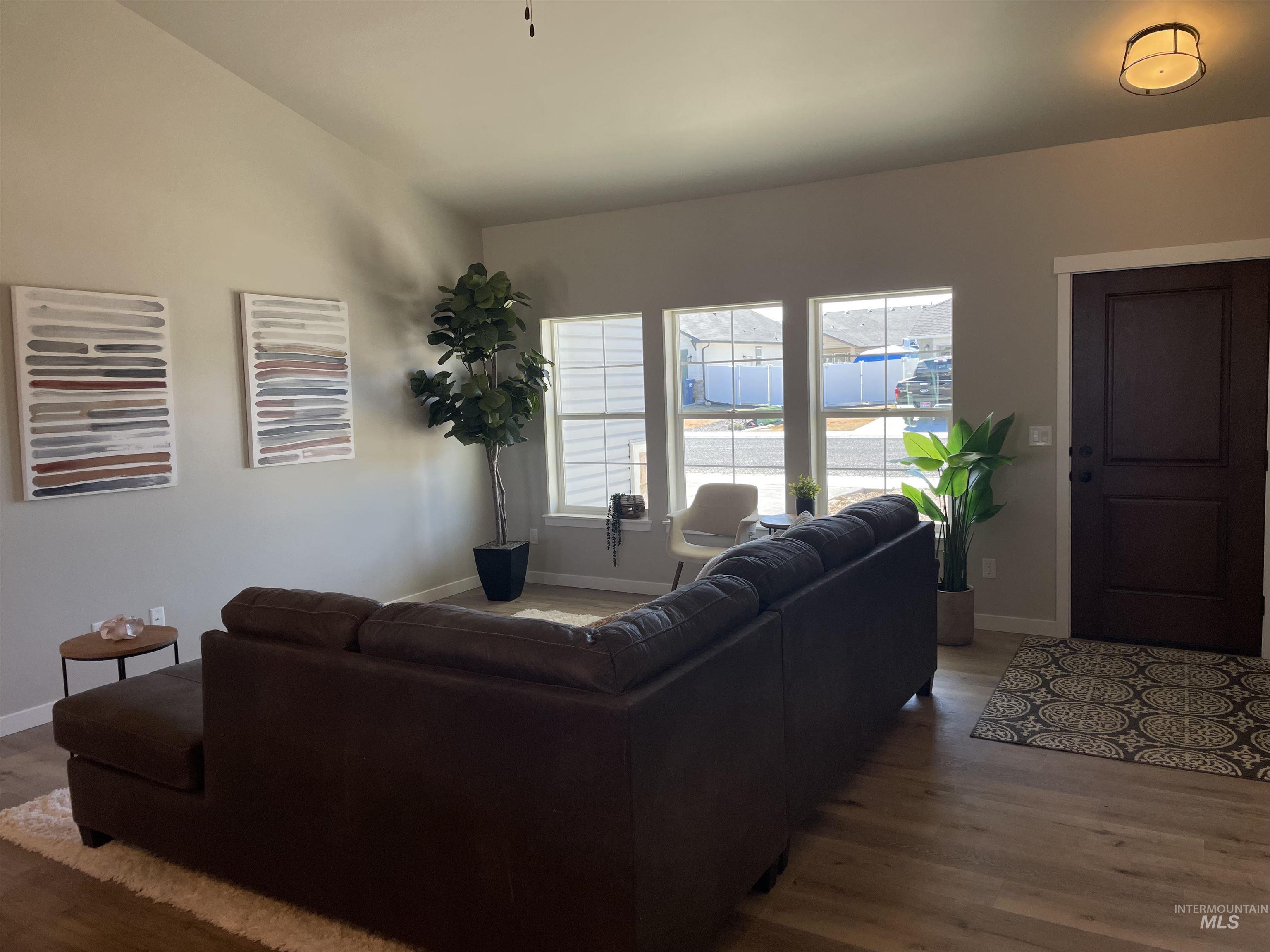 1122 Crestview Dr, Twin Falls, Idaho 83301, 3 Bedrooms, 3 Bathrooms, Residential For Sale, Price $439,900,MLS 98975589