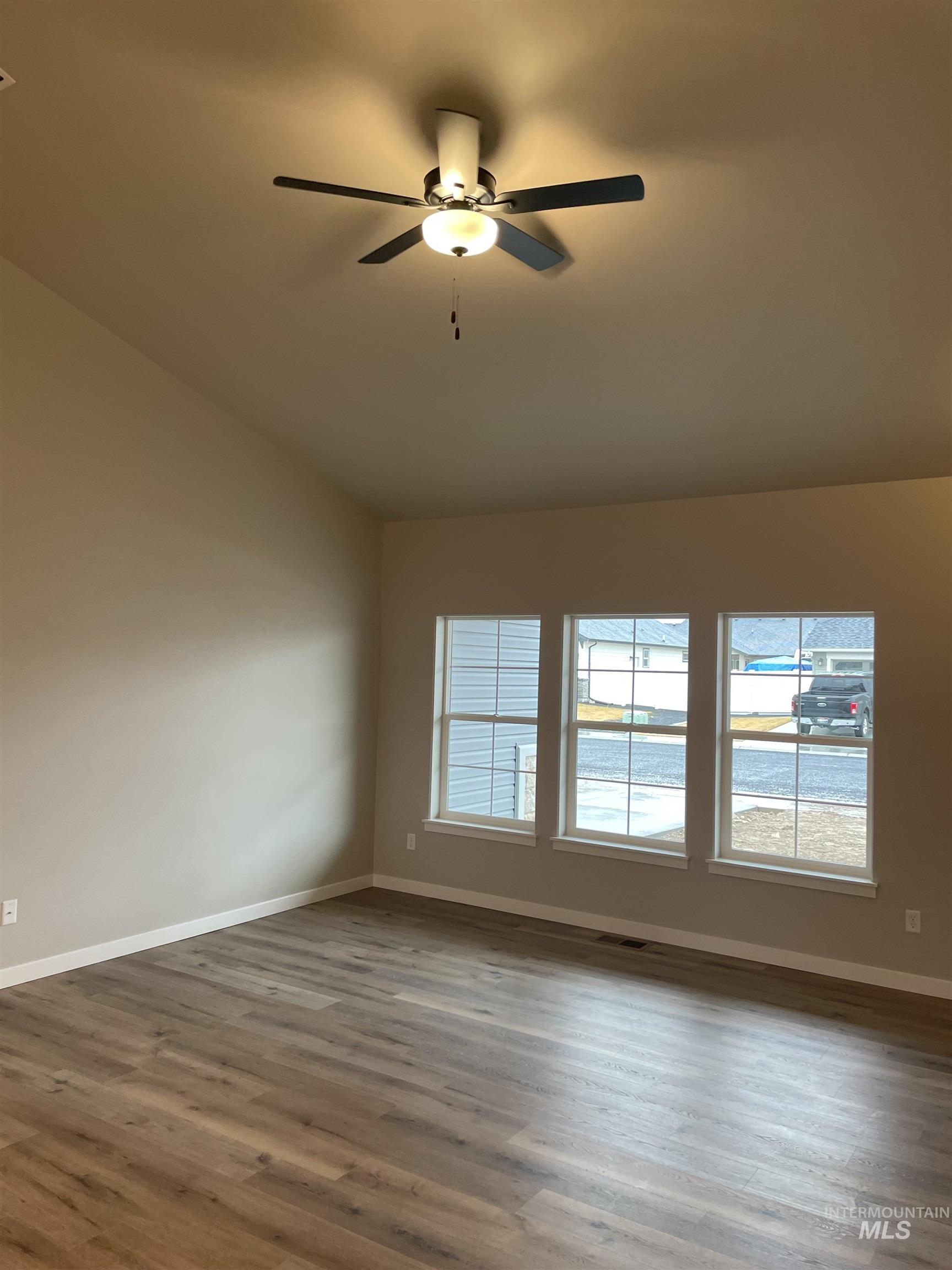 1122 Crestview Dr, Twin Falls, Idaho 83301, 3 Bedrooms, 3 Bathrooms, Residential For Sale, Price $438,900, 98975589