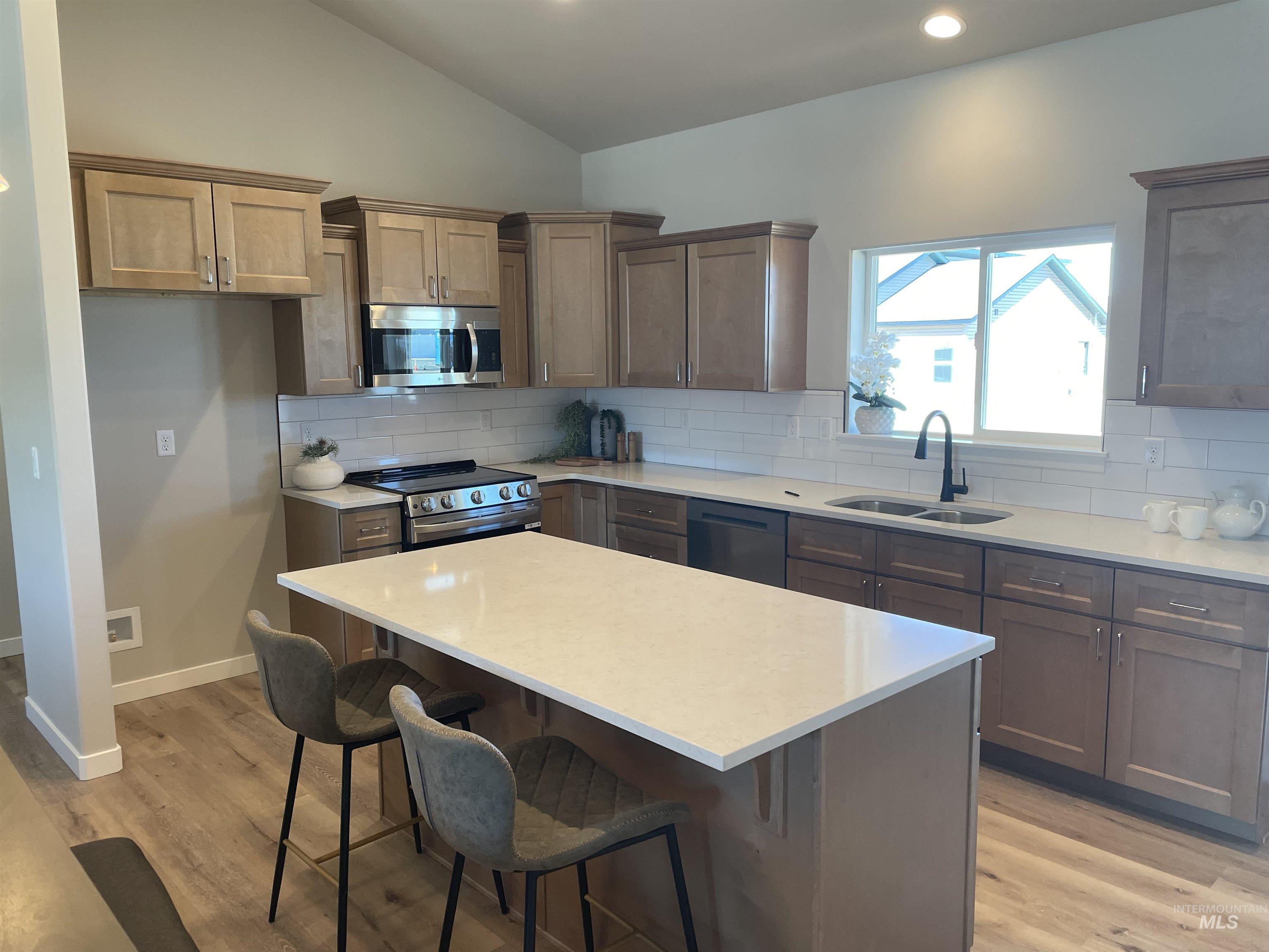 1122 Crestview Dr, Twin Falls, Idaho 83301, 3 Bedrooms, 3 Bathrooms, Residential For Sale, Price $439,900,MLS 98975589