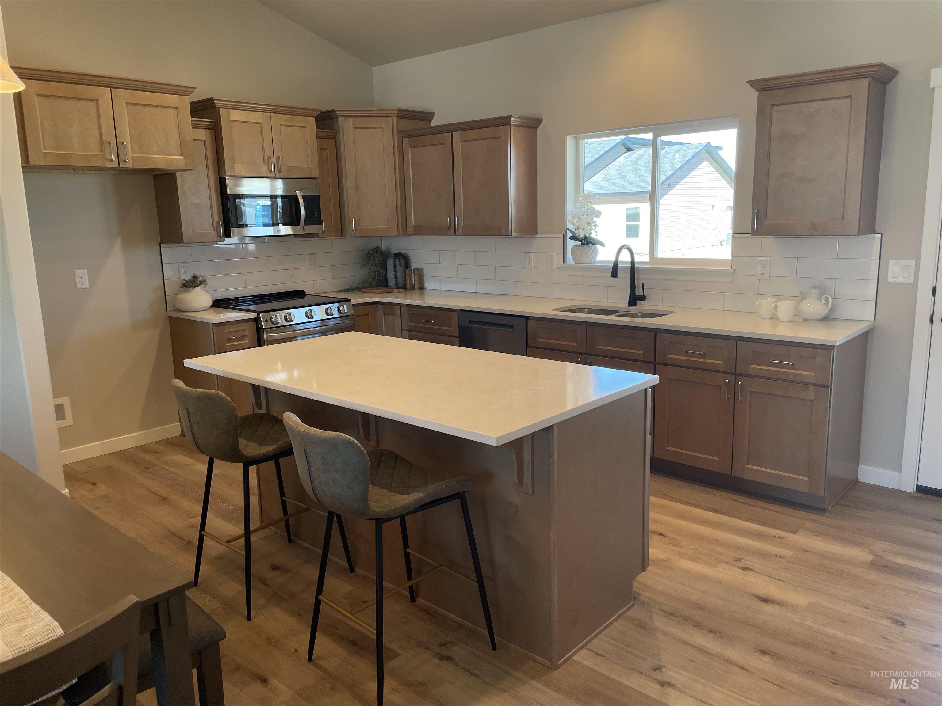 1122 Crestview Dr, Twin Falls, Idaho 83301, 3 Bedrooms, 3 Bathrooms, Residential For Sale, Price $439,900,MLS 98975589