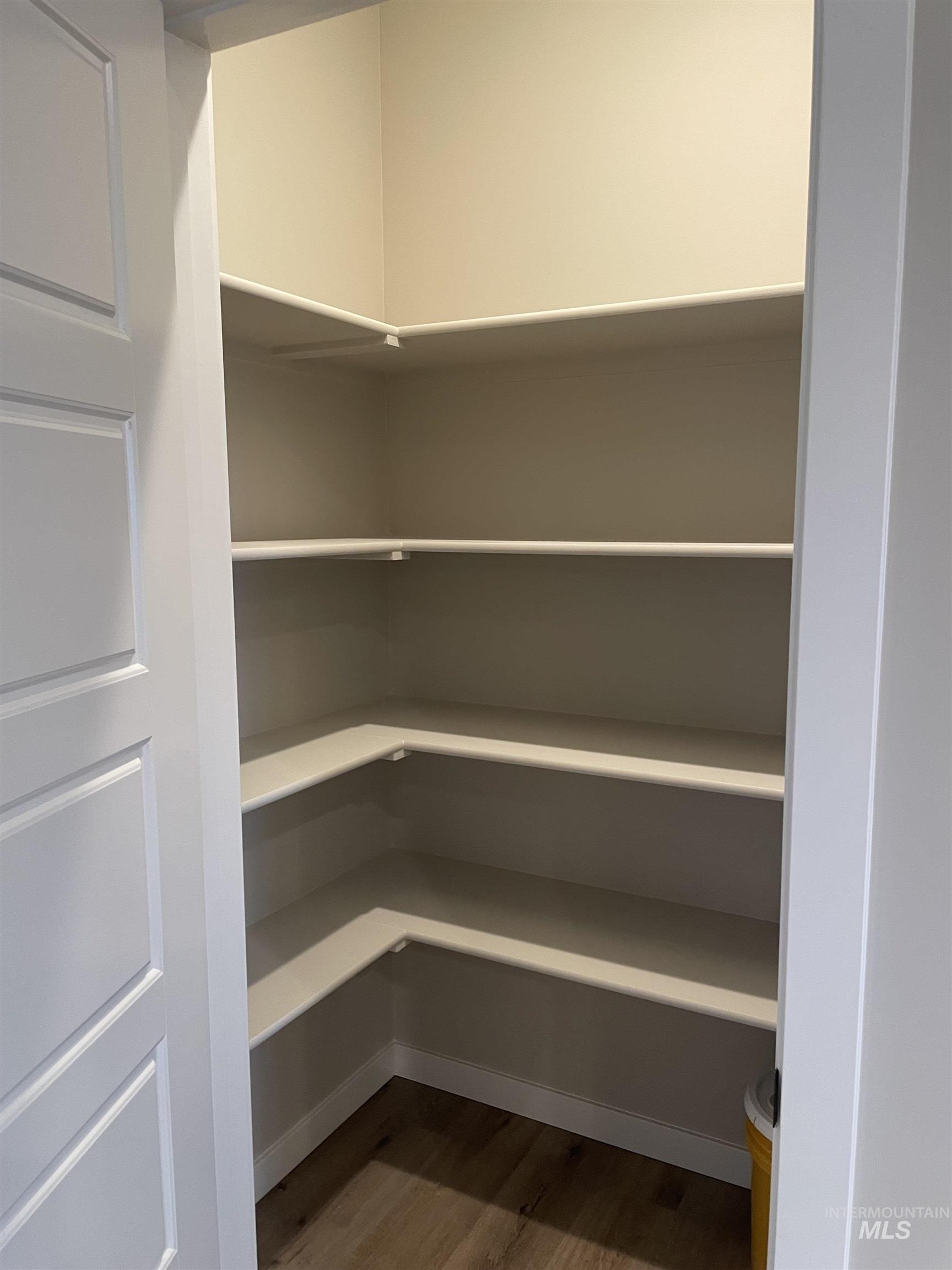 1122 Crestview Dr, Twin Falls, Idaho 83301, 3 Bedrooms, 3 Bathrooms, Residential For Sale, Price $438,900, 98975589