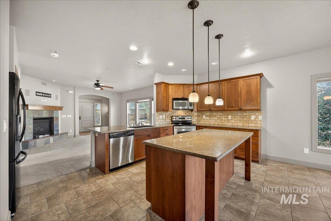 6131 N Hazelbrook Ln, Garden City, Idaho 83714, 3 Bedrooms, 2.5 Bathrooms, Residential For Sale, Price $524,900, 98975591