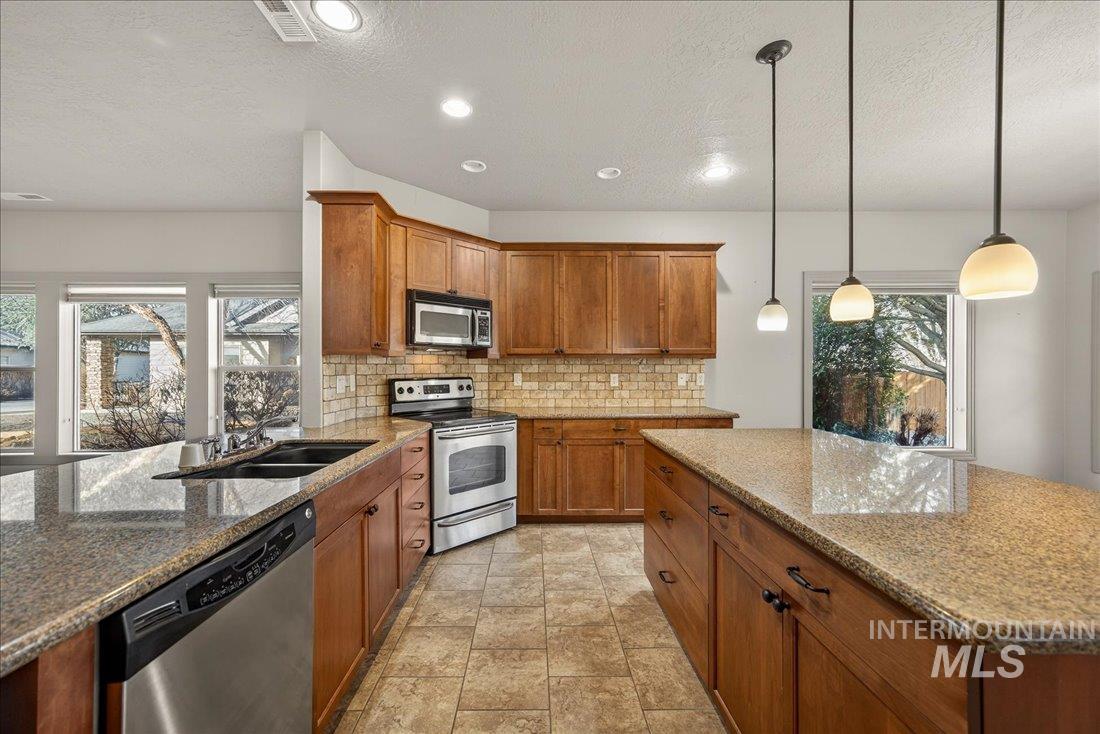 6131 N Hazelbrook Ln, Garden City, Idaho 83714, 3 Bedrooms, 2.5 Bathrooms, Residential For Sale, Price $524,900, 98975591