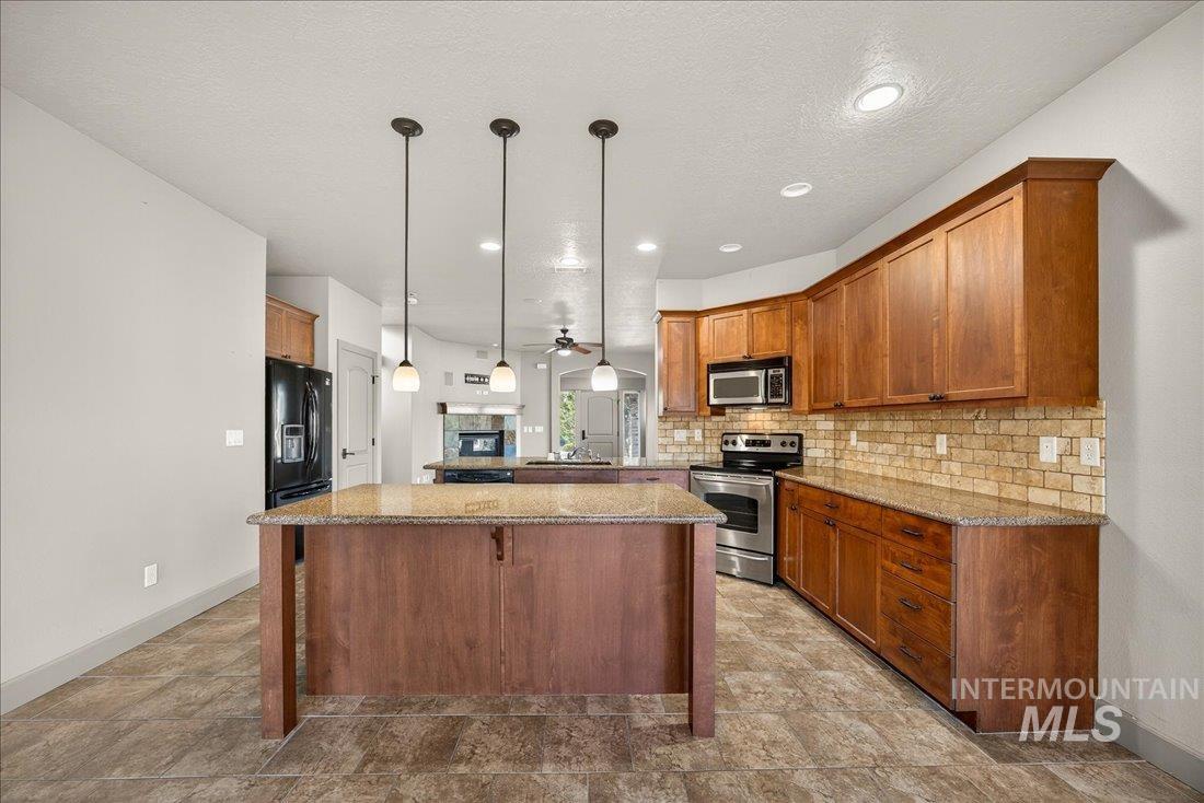 6131 N Hazelbrook Ln, Garden City, Idaho 83714, 3 Bedrooms, 2.5 Bathrooms, Residential For Sale, Price $524,900, 98975591