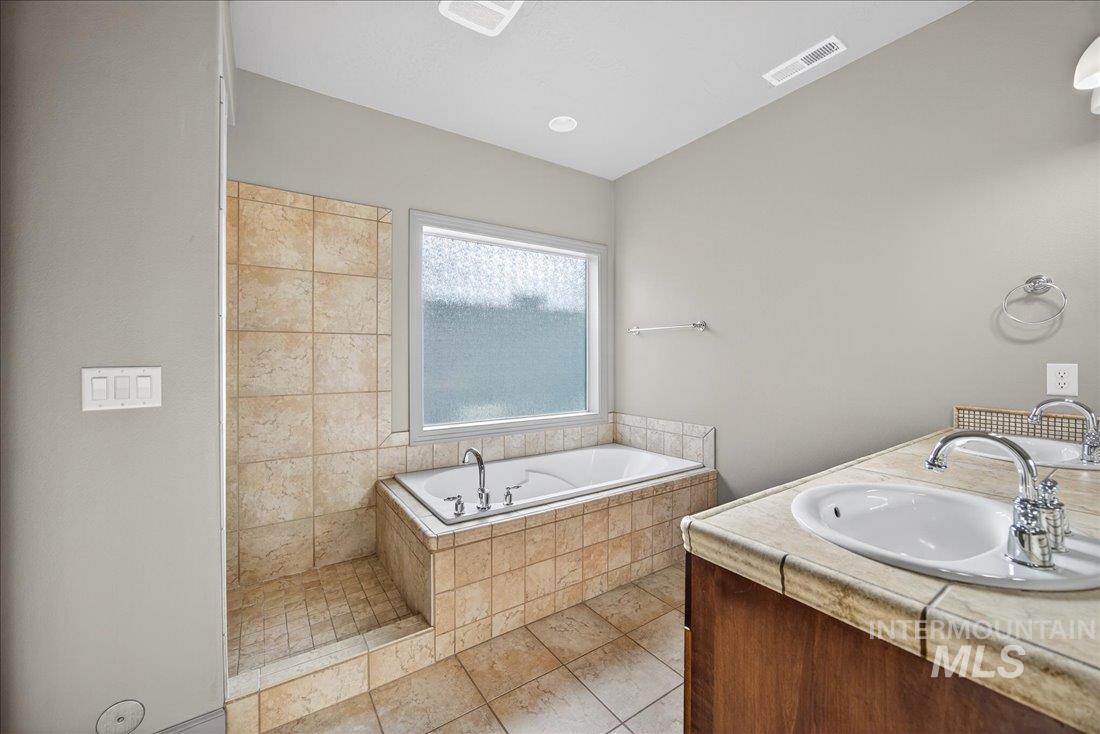 6131 N Hazelbrook Ln, Garden City, Idaho 83714, 3 Bedrooms, 2.5 Bathrooms, Residential For Sale, Price $524,900, 98975591