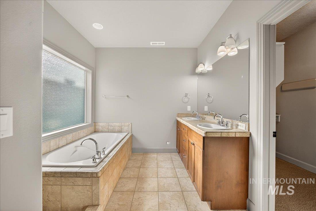 6131 N Hazelbrook Ln, Garden City, Idaho 83714, 3 Bedrooms, 2.5 Bathrooms, Residential For Sale, Price $524,900, 98975591