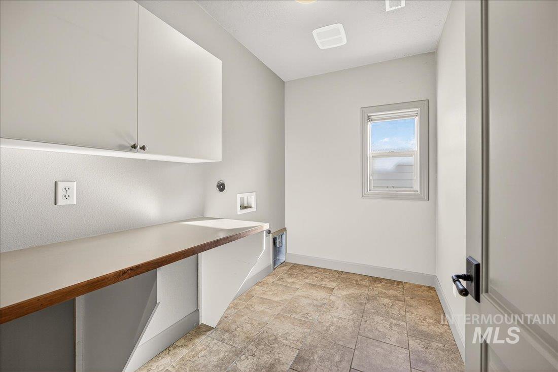 6131 N Hazelbrook Ln, Garden City, Idaho 83714, 3 Bedrooms, 2.5 Bathrooms, Residential For Sale, Price $569,000,MLS 98975591