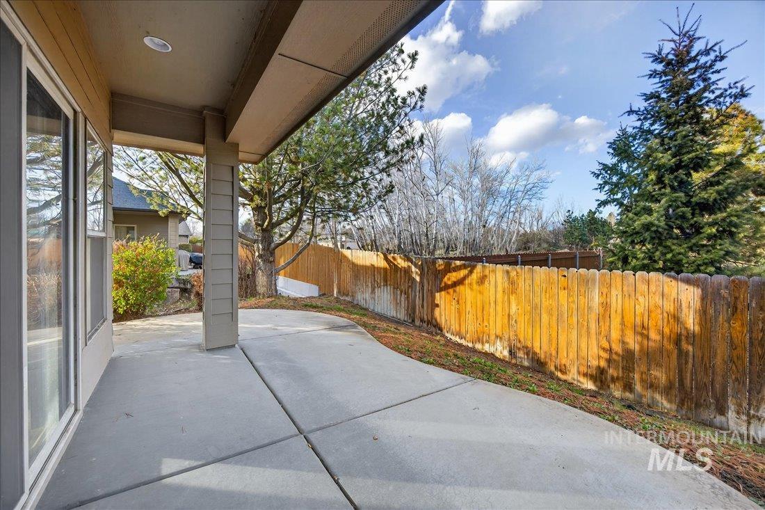 6131 N Hazelbrook Ln, Garden City, Idaho 83714, 3 Bedrooms, 2.5 Bathrooms, Residential For Sale, Price $569,000,MLS 98975591