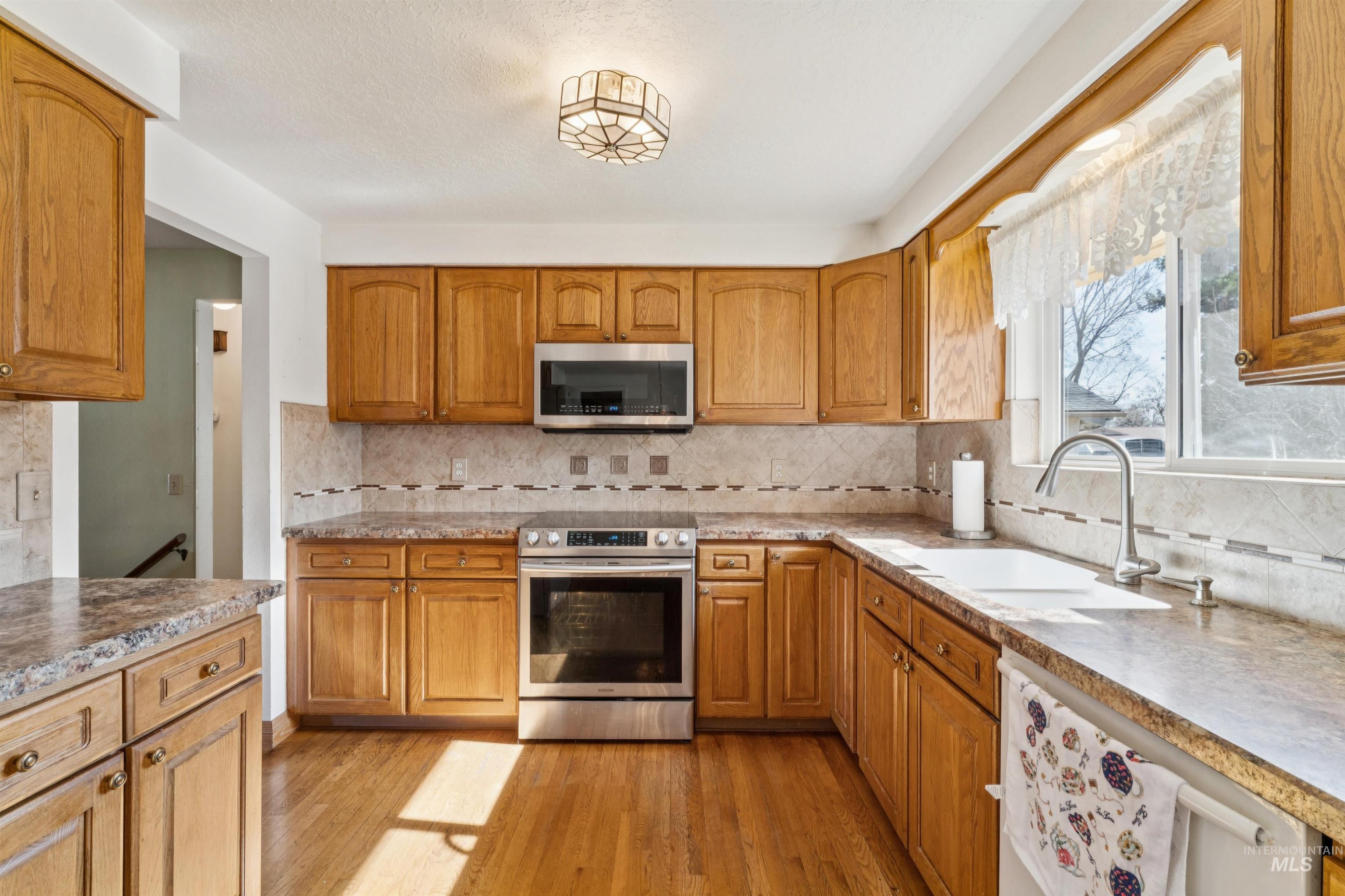 5754 N Marcliffe Ave, Boise, Idaho 83704, 5 Bedrooms, 3 Bathrooms, Residential For Sale, Price $549,900,MLS 98975593