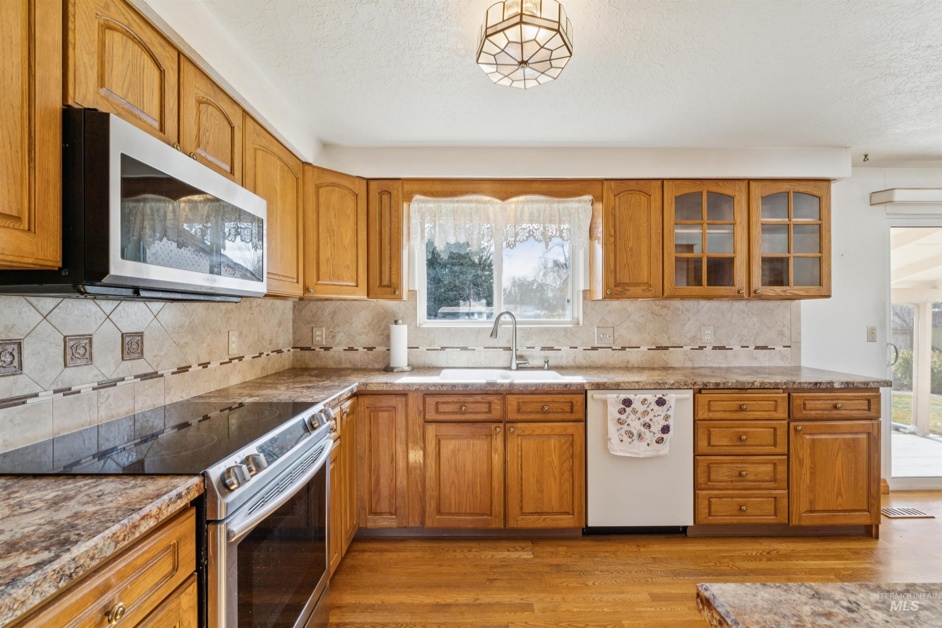 5754 N Marcliffe Ave, Boise, Idaho 83704, 5 Bedrooms, 3 Bathrooms, Residential For Sale, Price $549,900,MLS 98975593