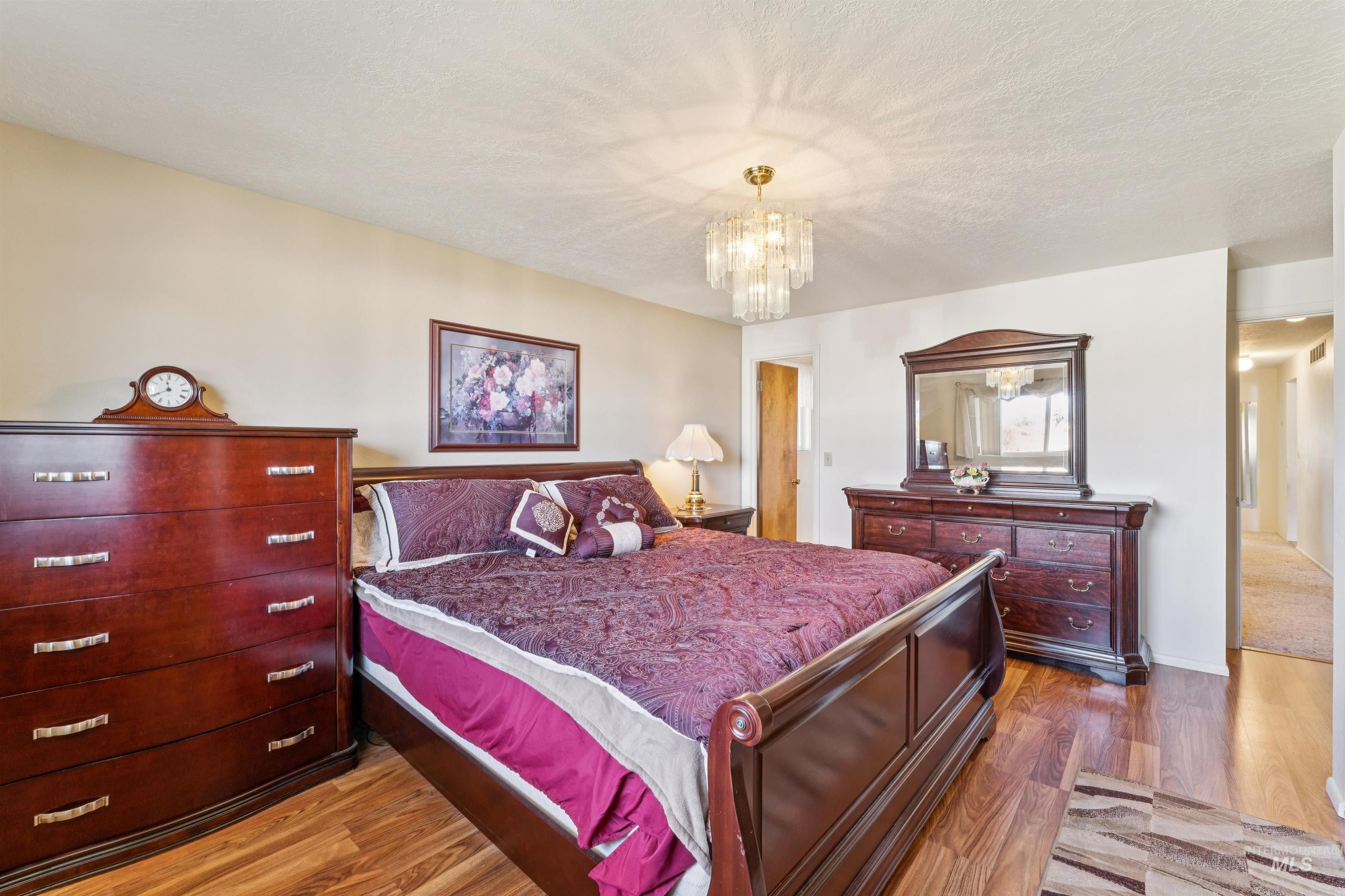 5754 N Marcliffe Ave, Boise, Idaho 83704, 5 Bedrooms, 3 Bathrooms, Residential For Sale, Price $549,900,MLS 98975593