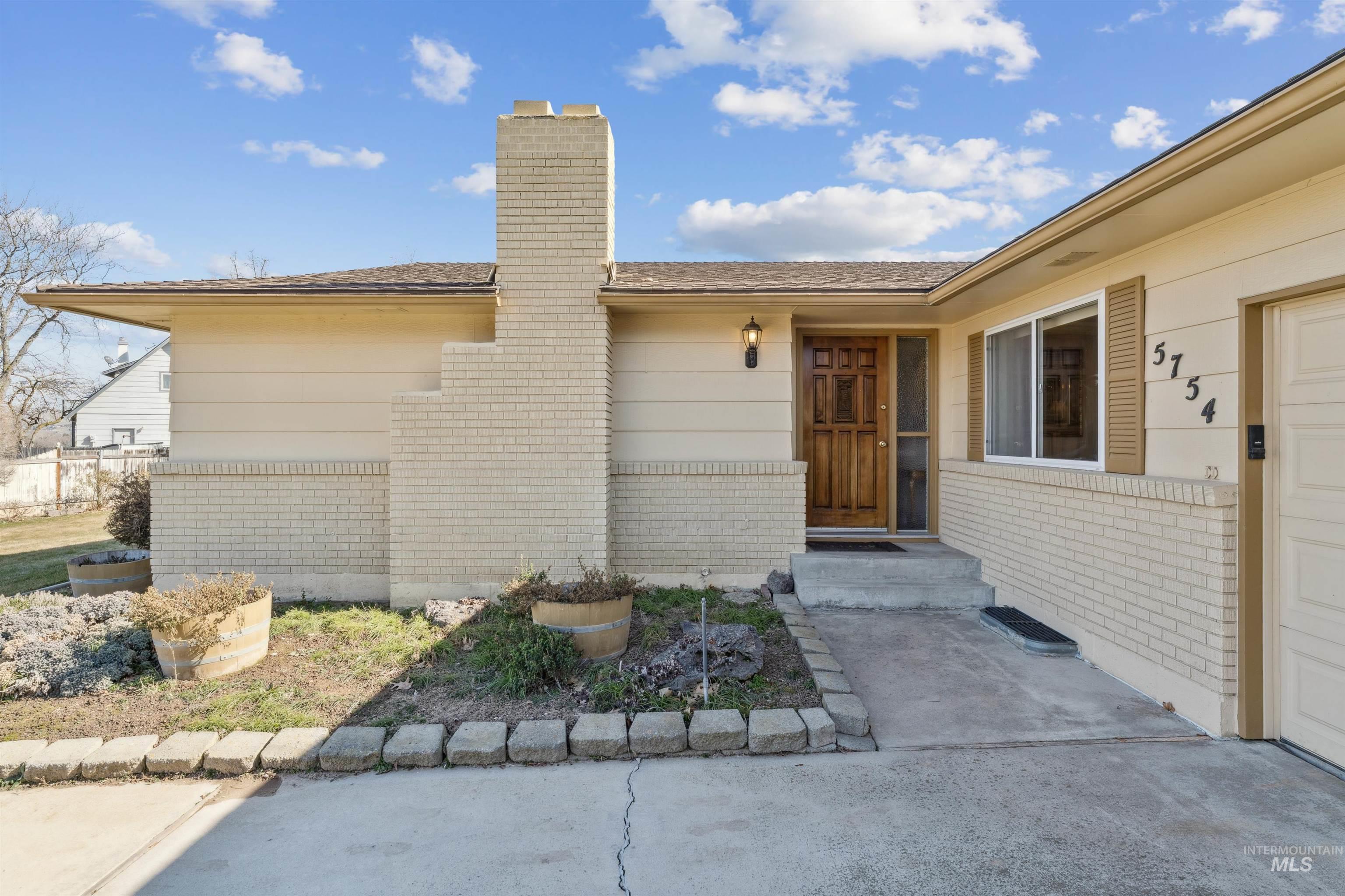 5754 N Marcliffe Ave, Boise, Idaho 83704, 5 Bedrooms, 3 Bathrooms, Residential For Sale, Price $549,900,MLS 98975593