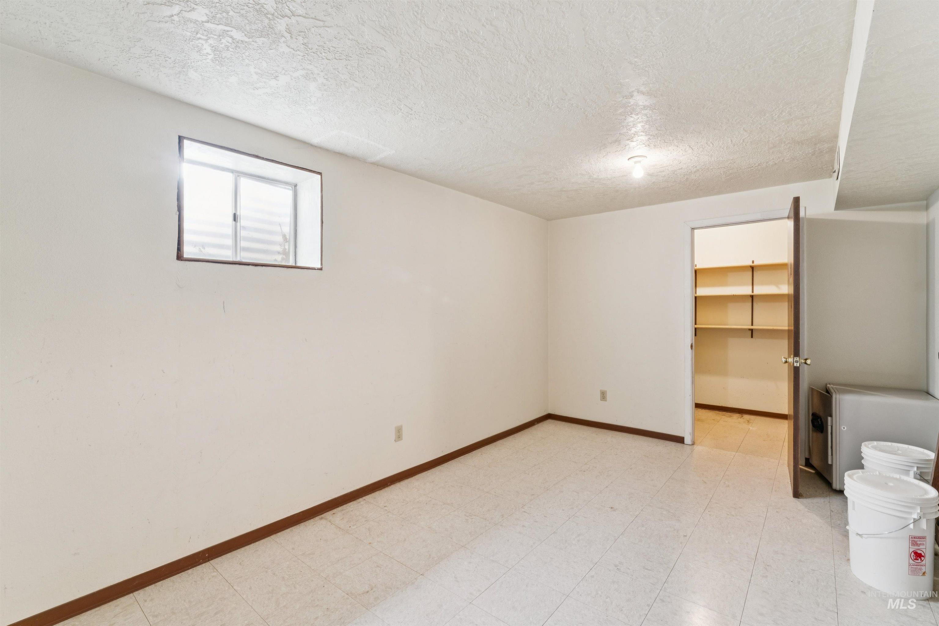 5754 N Marcliffe Ave, Boise, Idaho 83704, 5 Bedrooms, 3 Bathrooms, Residential For Sale, Price $549,900,MLS 98975593