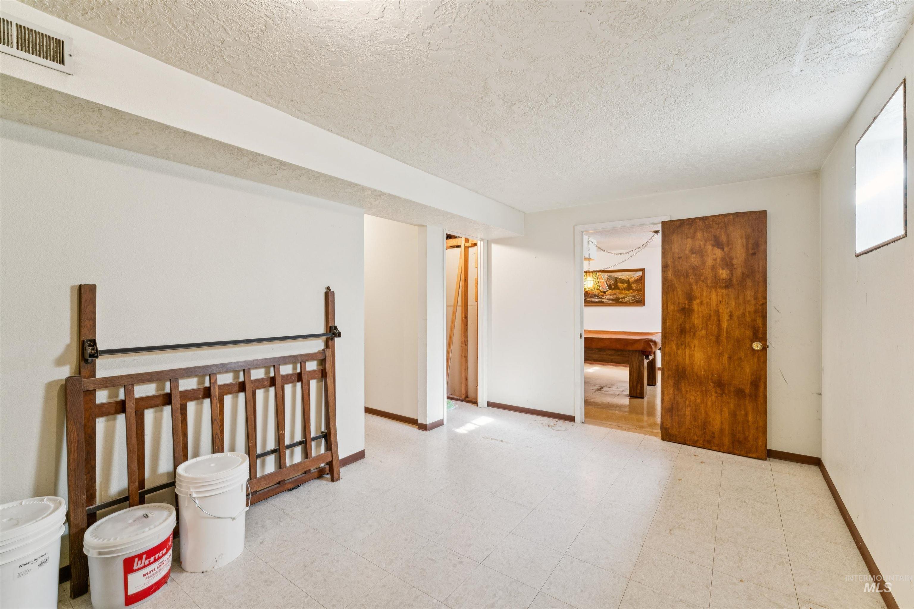 5754 N Marcliffe Ave, Boise, Idaho 83704, 5 Bedrooms, 3 Bathrooms, Residential For Sale, Price $549,900,MLS 98975593