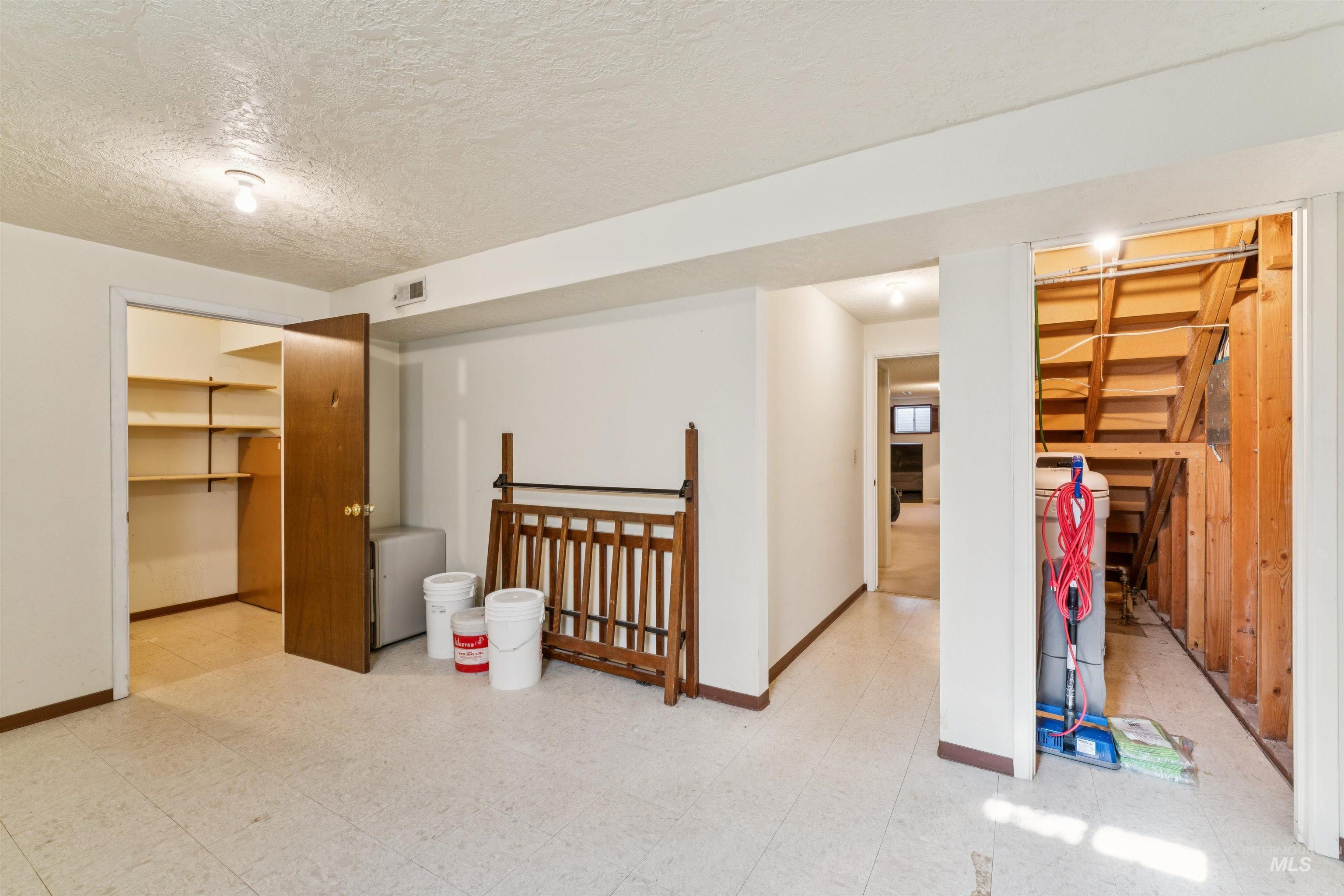 5754 N Marcliffe Ave, Boise, Idaho 83704, 5 Bedrooms, 3 Bathrooms, Residential For Sale, Price $549,900,MLS 98975593