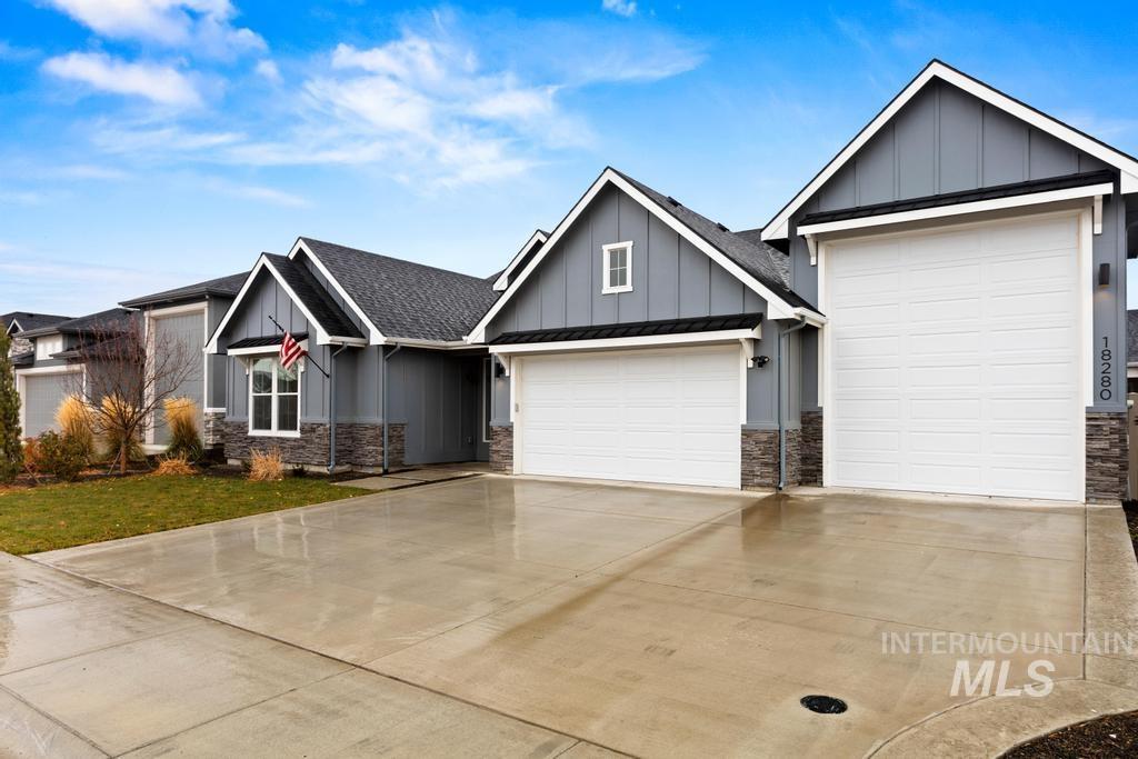 18280 N Tulip Ave, Nampa, Idaho 83687, 3 Bedrooms, 2.5 Bathrooms, Residential For Sale, Price $650,000,MLS 98975594