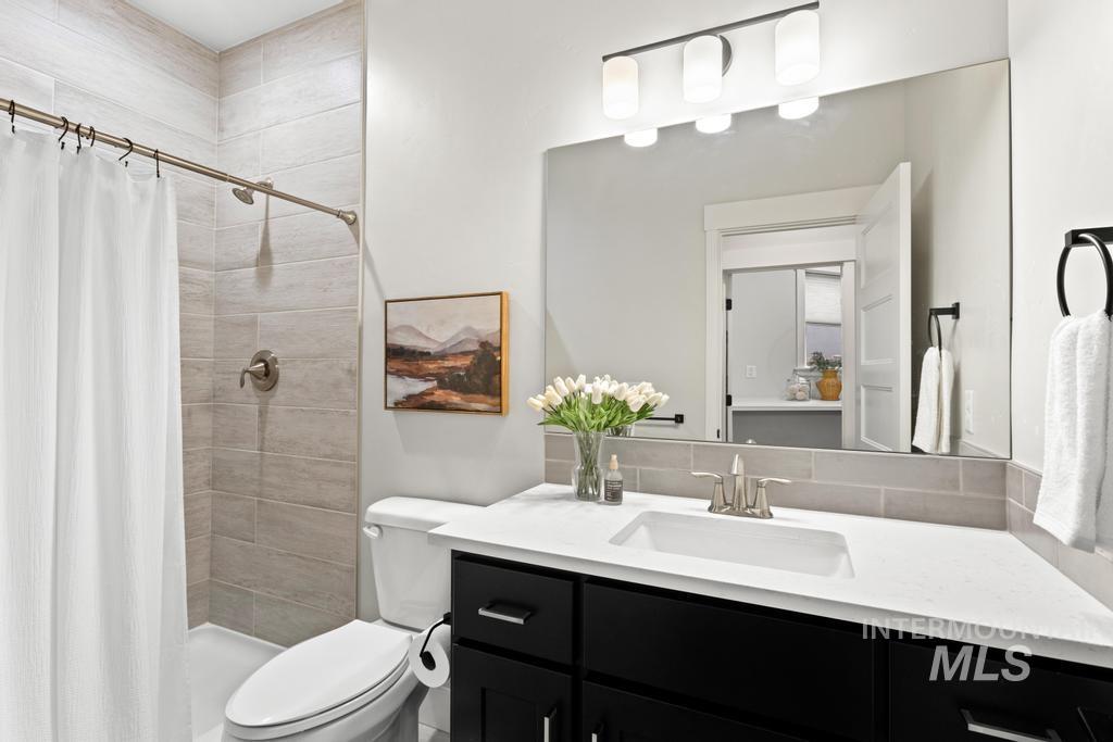 18280 N Tulip Ave, Nampa, Idaho 83687, 3 Bedrooms, 2.5 Bathrooms, Residential For Sale, Price $650,000,MLS 98975594