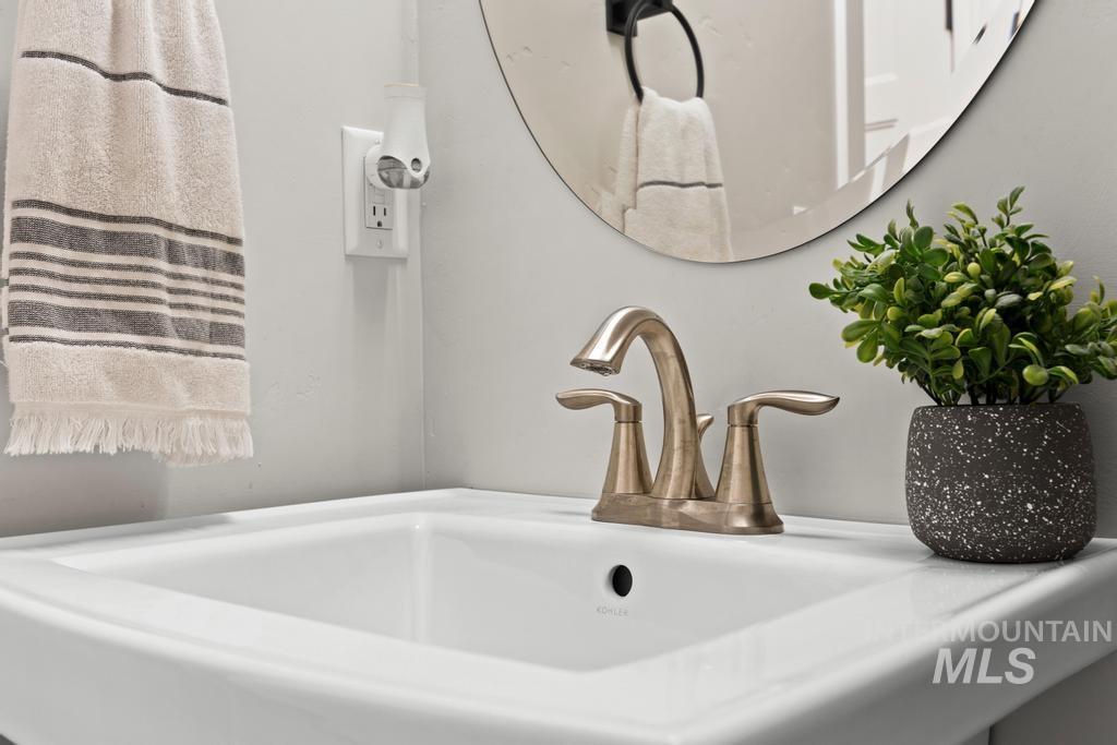 18280 N Tulip Ave, Nampa, Idaho 83687, 3 Bedrooms, 2.5 Bathrooms, Residential For Sale, Price $650,000,MLS 98975594