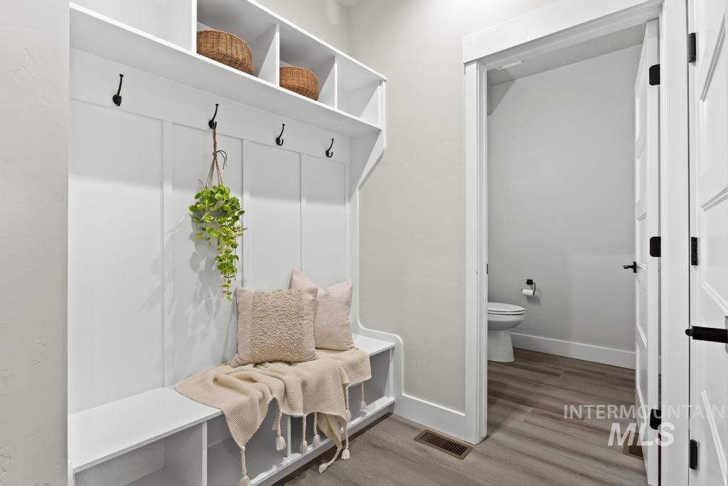 18280 N Tulip Ave, Nampa, Idaho 83687, 3 Bedrooms, 2.5 Bathrooms, Residential For Sale, Price $650,000,MLS 98975594