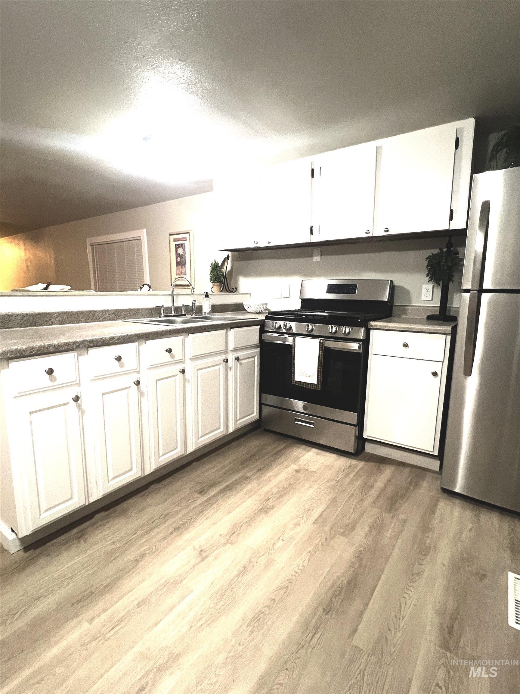 340 E 8th Street, Mountain Home, Idaho 83647-4217, 2 Bedrooms, 1 Bathroom, Residential For Sale, Price $44,500, 98975595