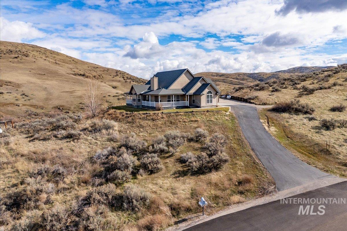 2132 Corral Road, Emmett, Idaho 83617, 3 Bedrooms, 2 Bathrooms, Residential For Sale, Price $689,000, 98975596
