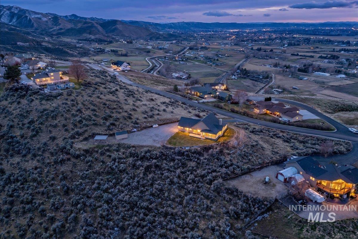 2132 Corral Road, Emmett, Idaho 83617, 3 Bedrooms, 2 Bathrooms, Residential For Sale, Price $835,000, 98975596