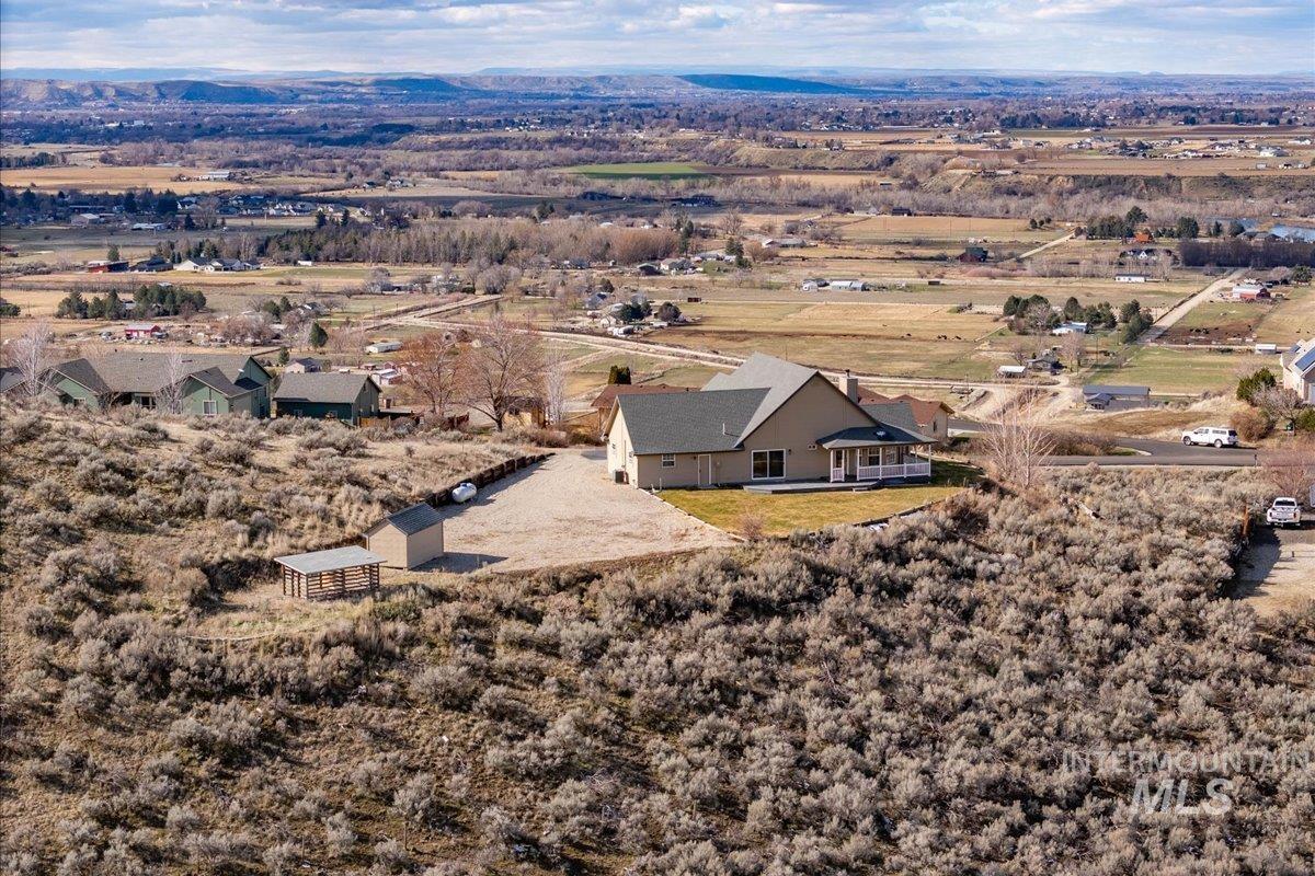 2132 Corral Road, Emmett, Idaho 83617, 3 Bedrooms, 2 Bathrooms, Residential For Sale, Price $835,000,MLS 98975596