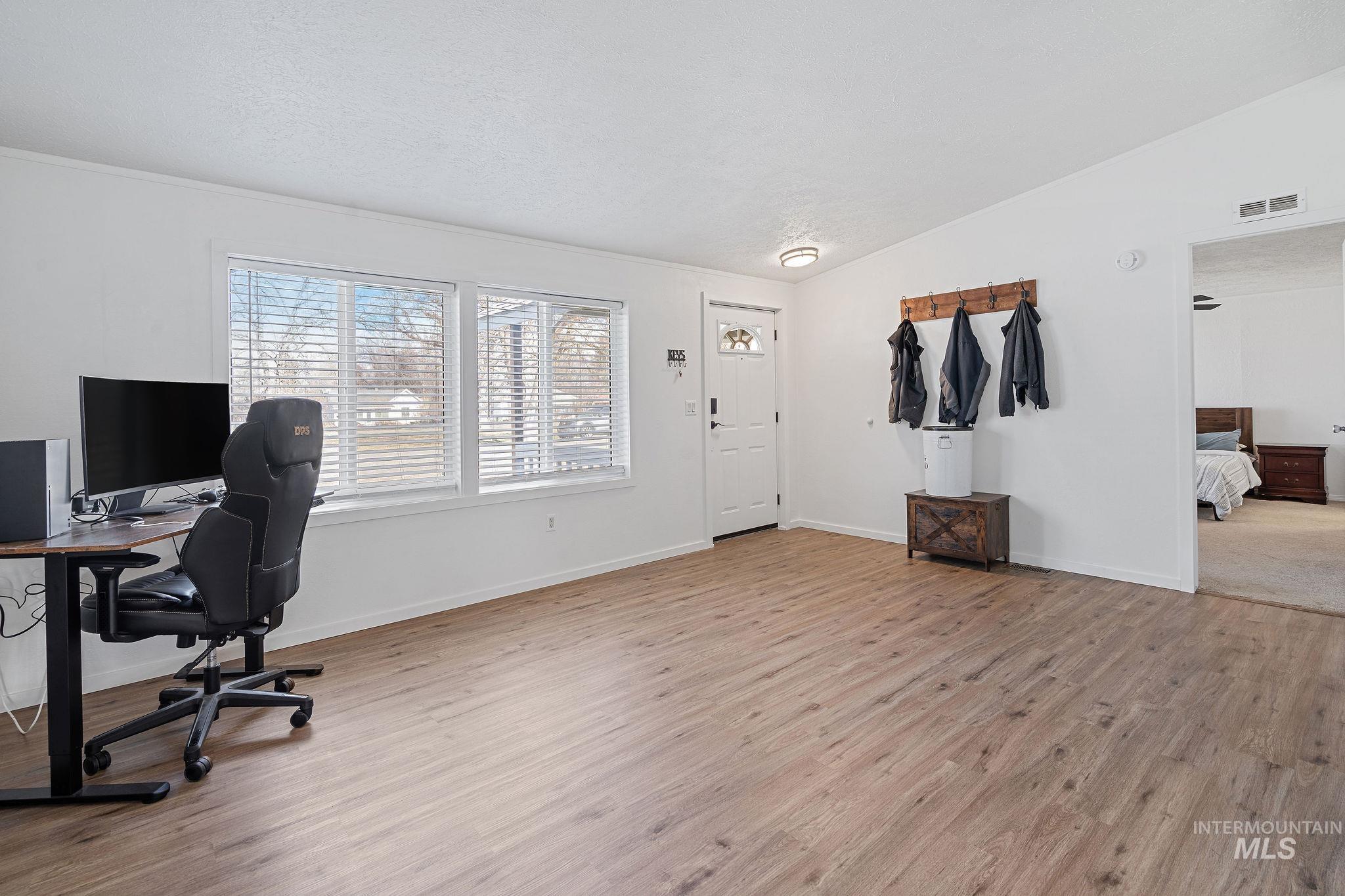 283 SE Blvd, New Plymouth, Idaho 83655, 3 Bedrooms, 2 Bathrooms, Residential For Sale, Price $340,000,MLS 98975606