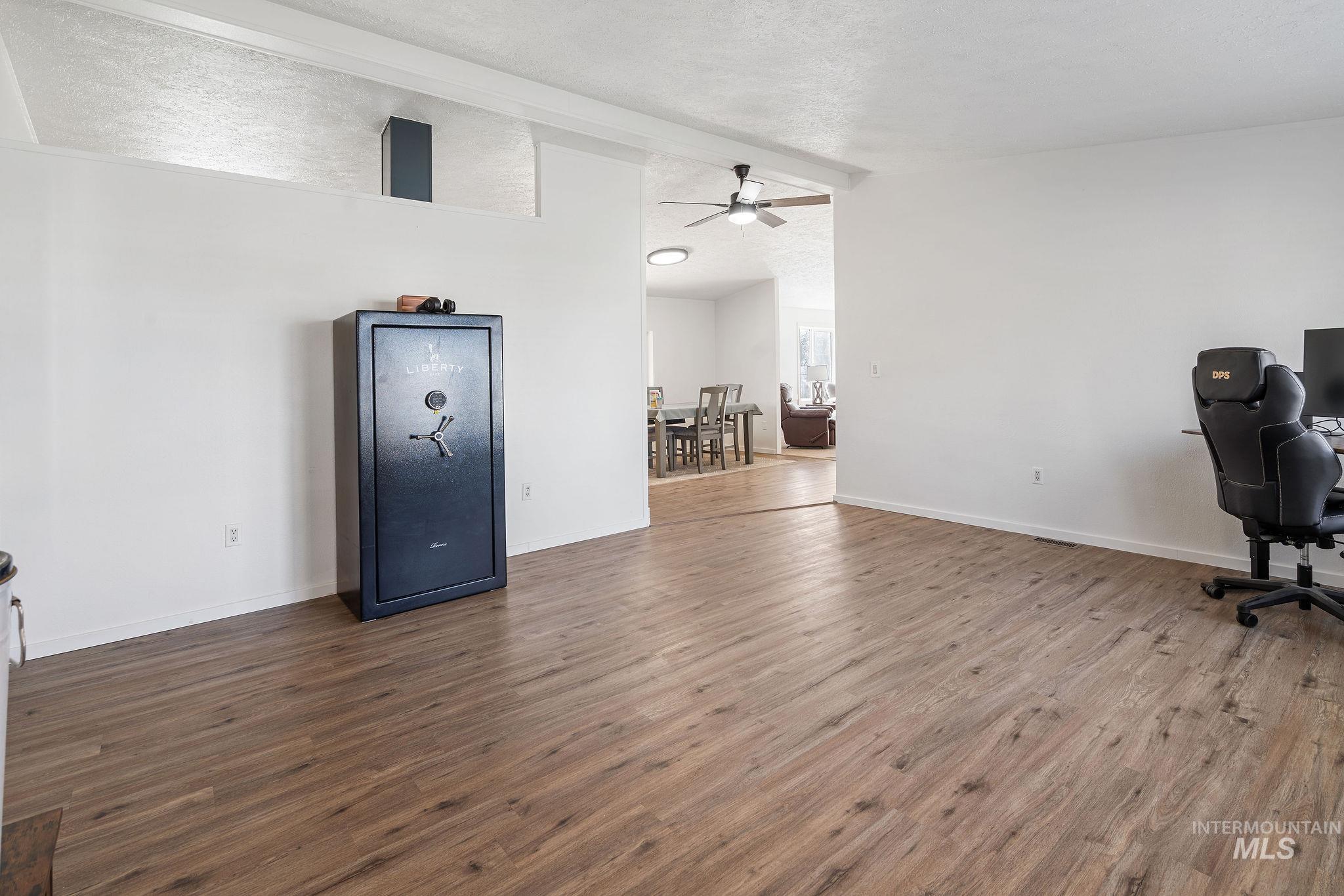 283 SE Blvd, New Plymouth, Idaho 83655, 3 Bedrooms, 2 Bathrooms, Residential For Sale, Price $340,000,MLS 98975606