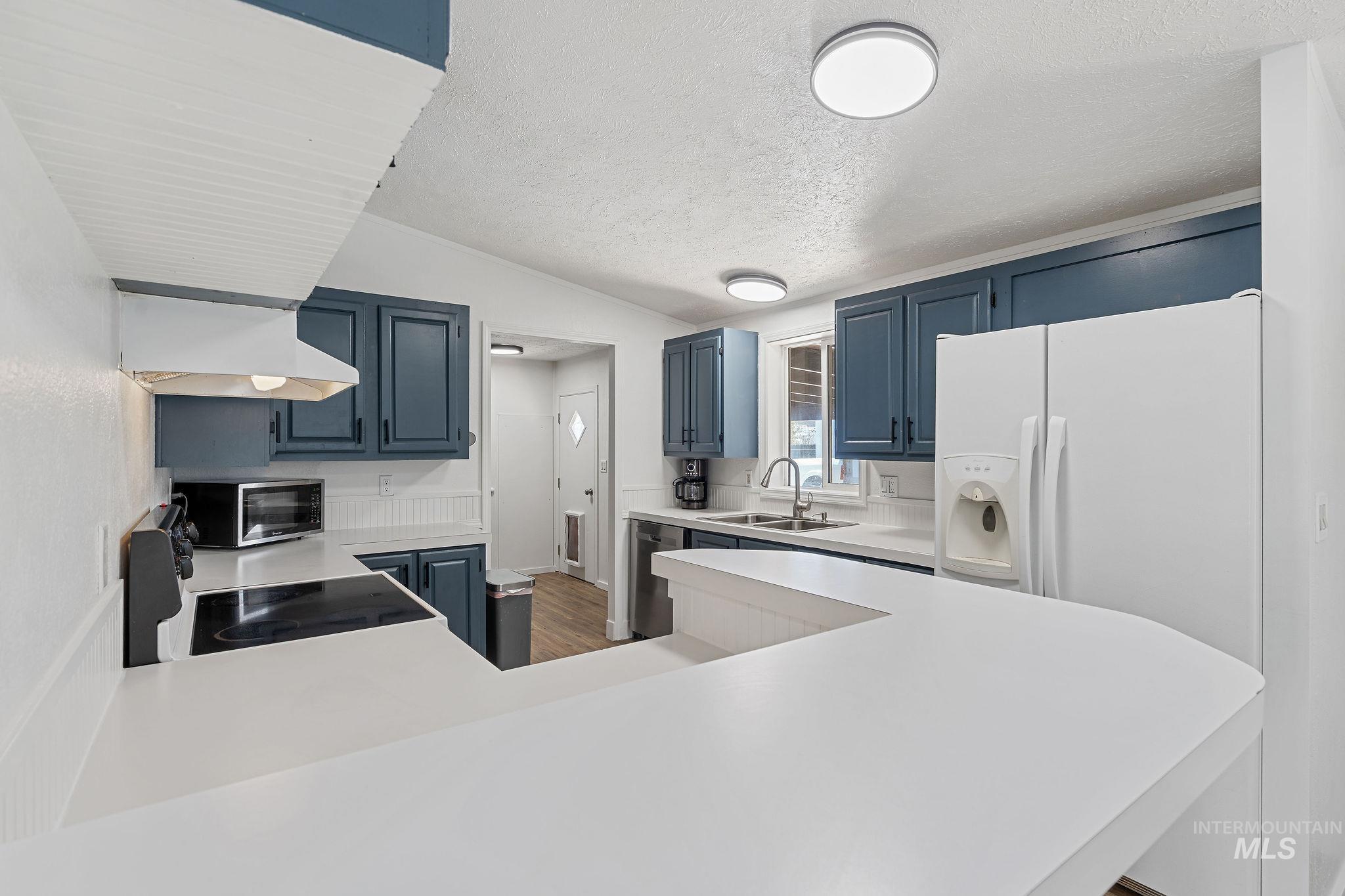 283 SE Blvd, New Plymouth, Idaho 83655, 3 Bedrooms, 2 Bathrooms, Residential For Sale, Price $340,000,MLS 98975606