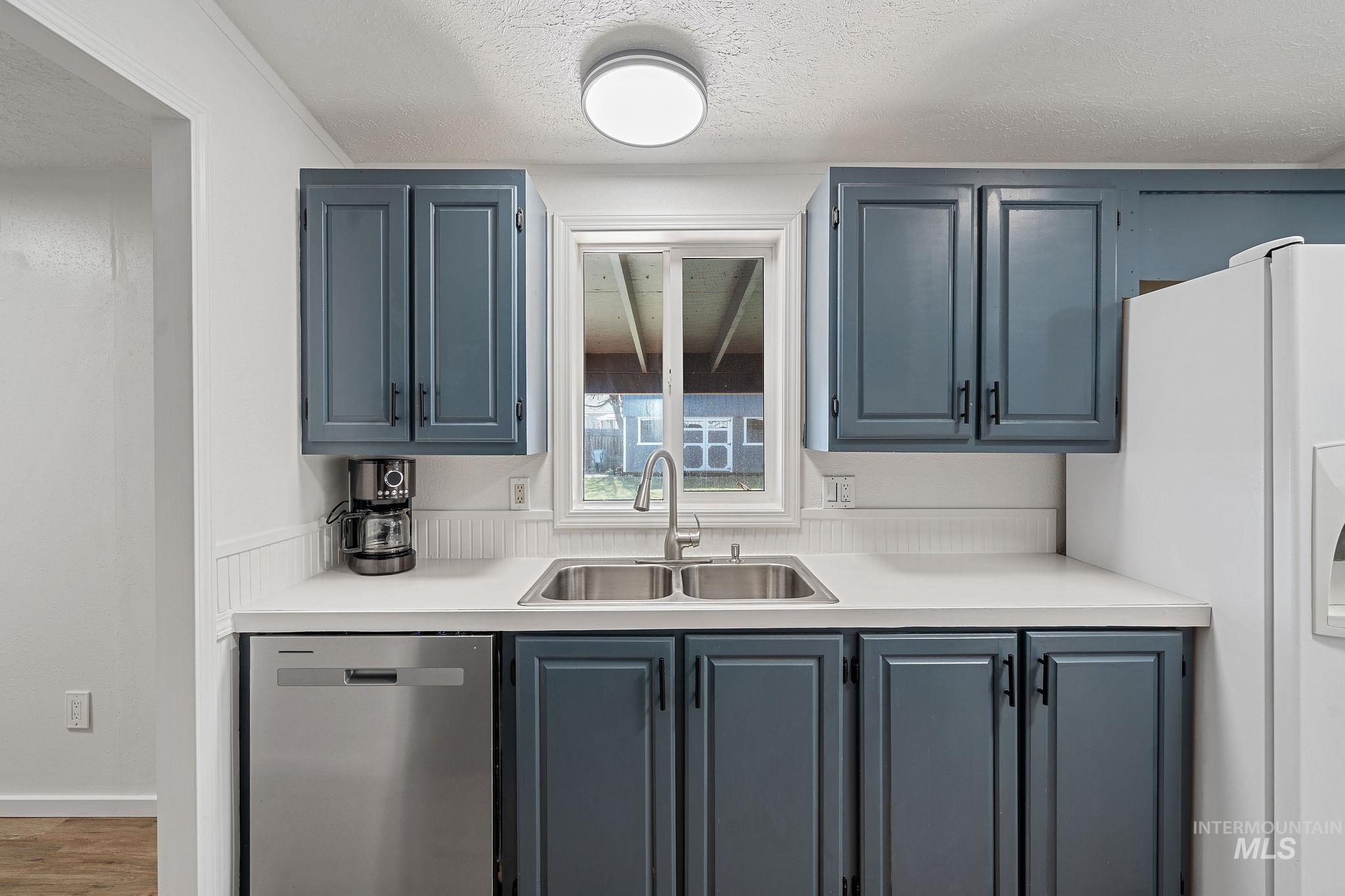 283 SE Blvd, New Plymouth, Idaho 83655, 3 Bedrooms, 2 Bathrooms, Residential For Sale, Price $340,000,MLS 98975606