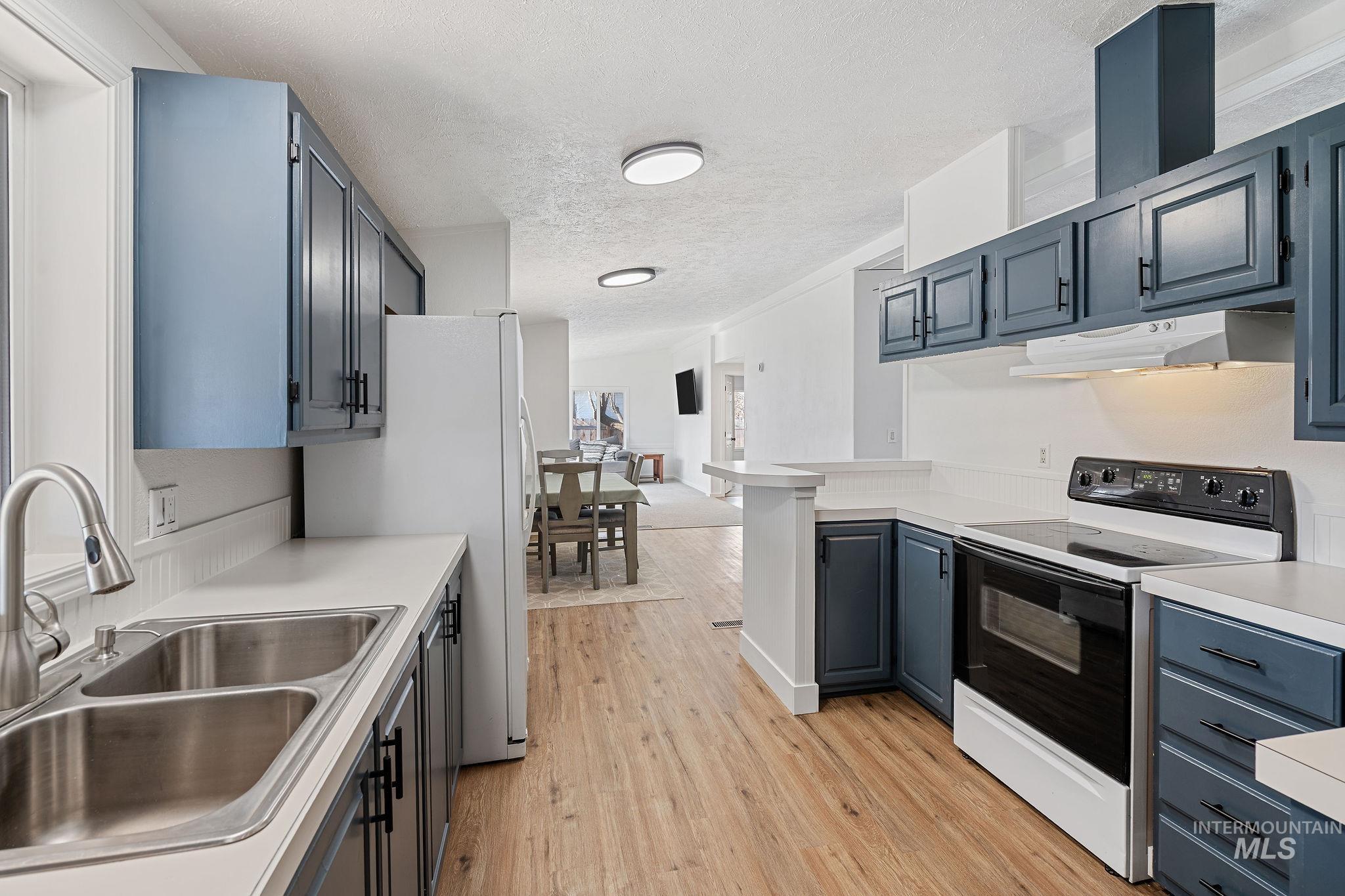 283 SE Blvd, New Plymouth, Idaho 83655, 3 Bedrooms, 2 Bathrooms, Residential For Sale, Price $340,000,MLS 98975606