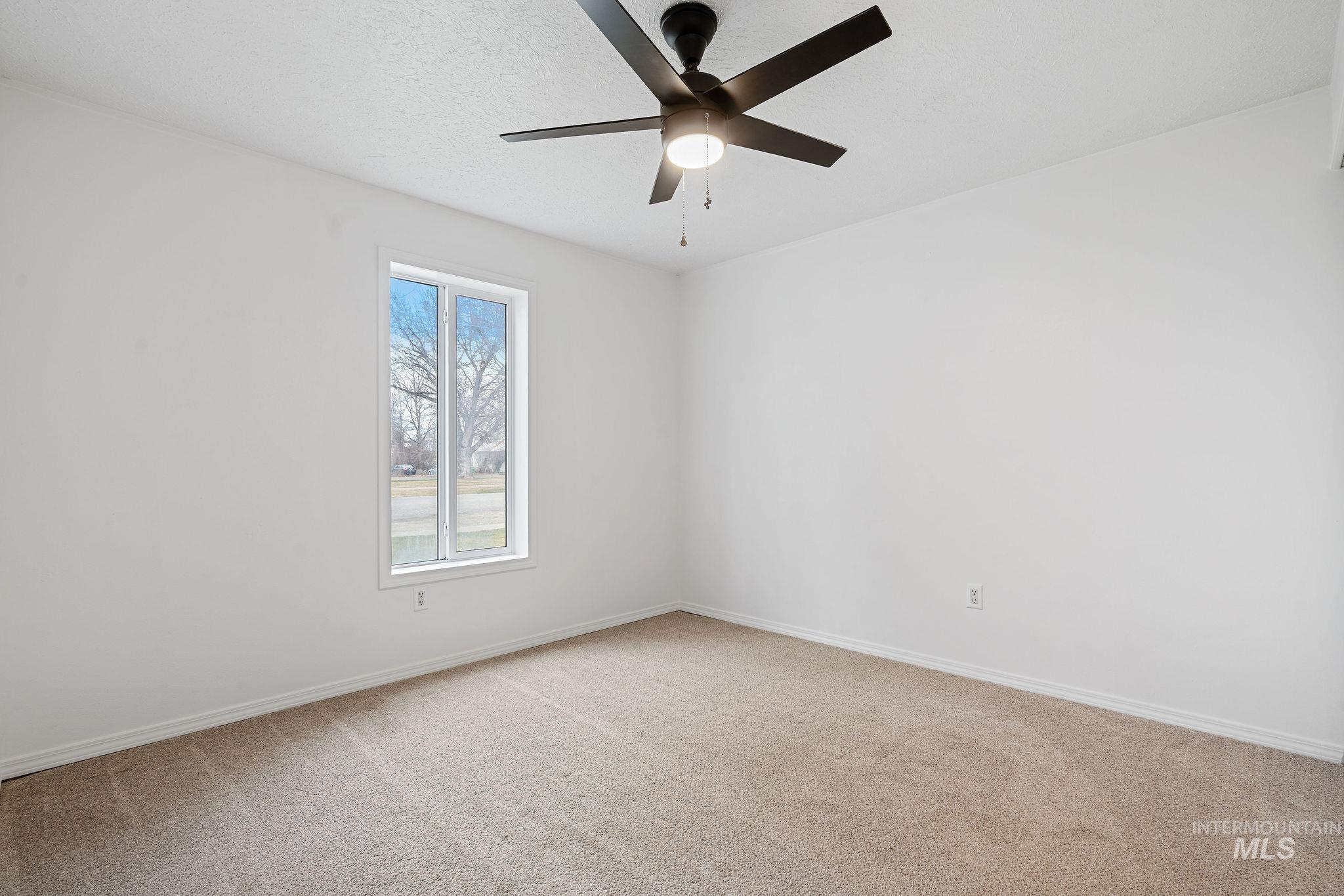 283 SE Blvd, New Plymouth, Idaho 83655, 3 Bedrooms, 2 Bathrooms, Residential For Sale, Price $340,000,MLS 98975606