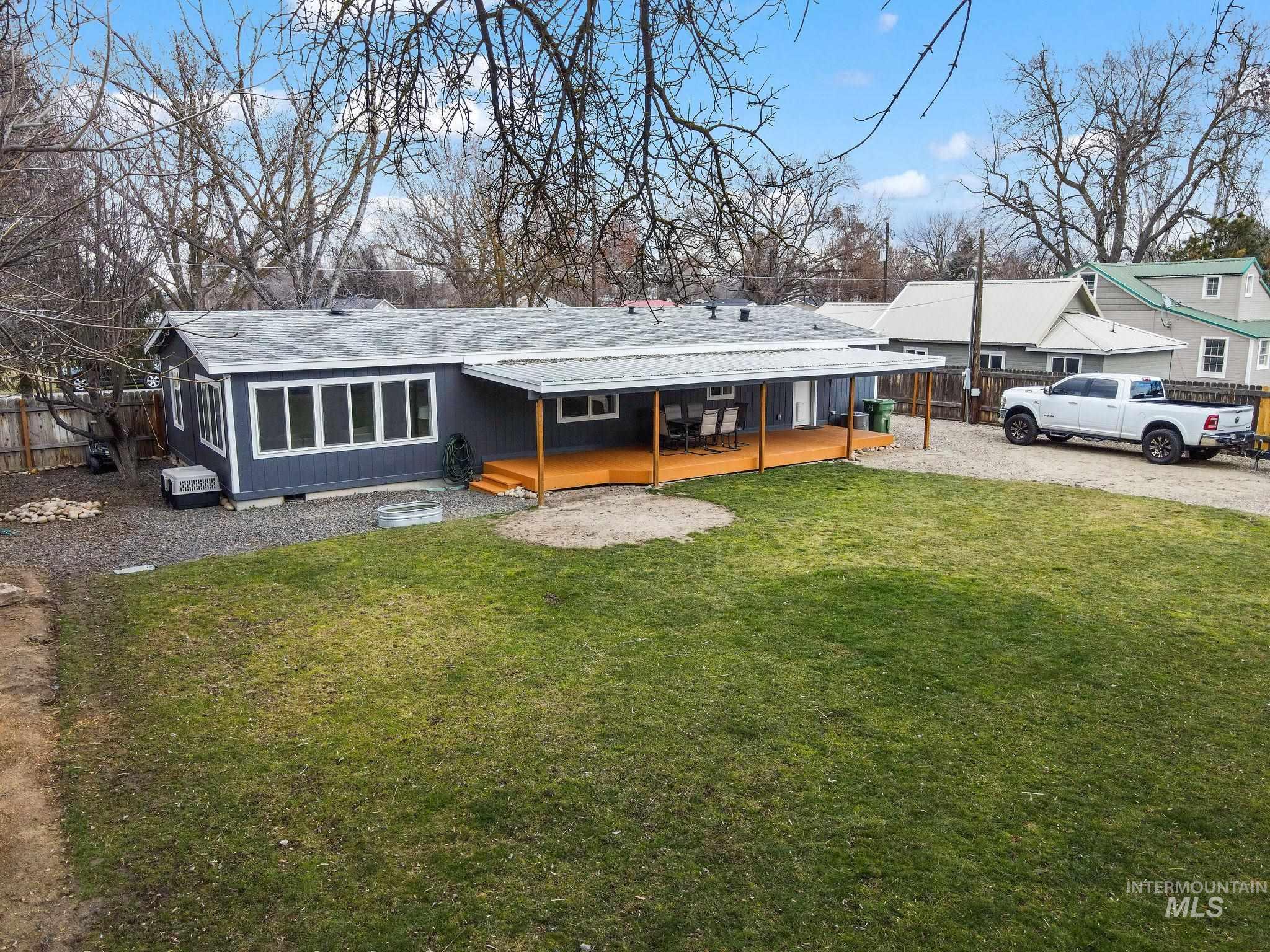 283 SE Blvd, New Plymouth, Idaho 83655, 3 Bedrooms, 2 Bathrooms, Residential For Sale, Price $340,000,MLS 98975606