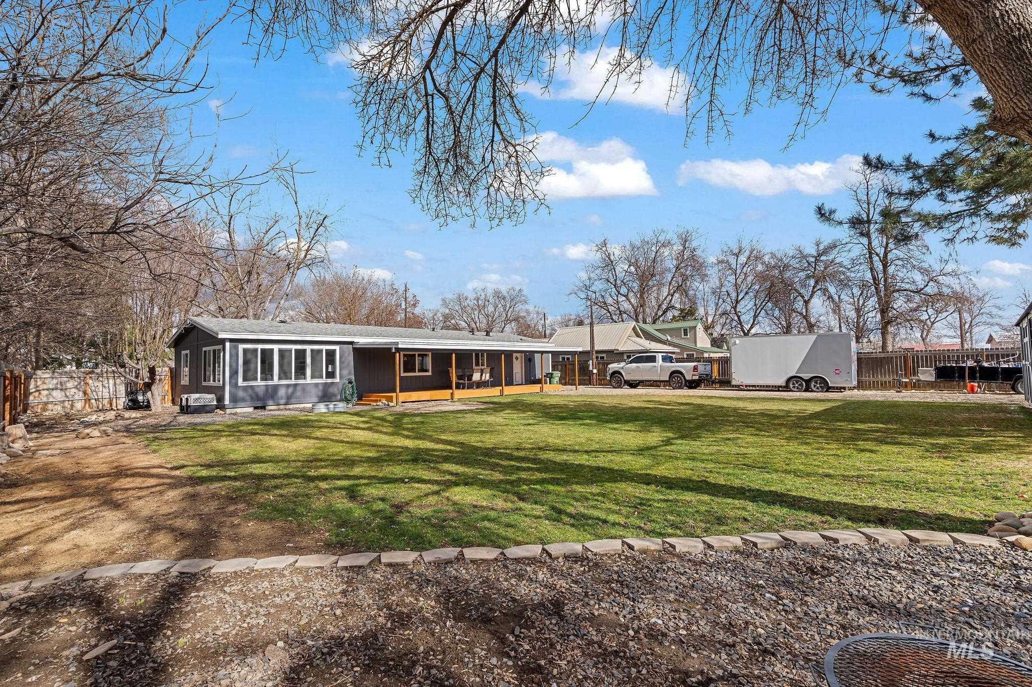 283 SE Blvd, New Plymouth, Idaho 83655, 3 Bedrooms, 2 Bathrooms, Residential For Sale, Price $340,000,MLS 98975606