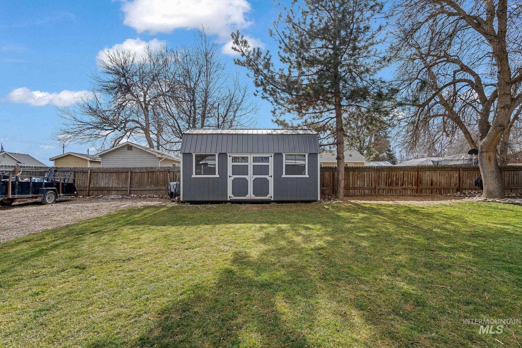 283 SE Blvd, New Plymouth, Idaho 83655, 3 Bedrooms, 2 Bathrooms, Residential For Sale, Price $340,000,MLS 98975606