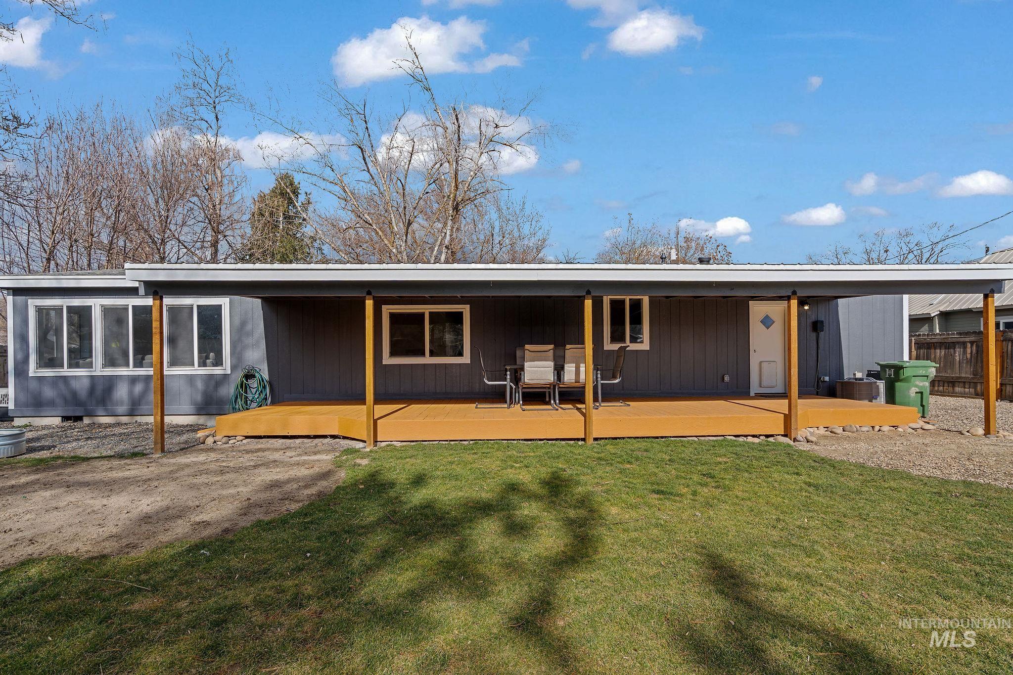 283 SE Blvd, New Plymouth, Idaho 83655, 3 Bedrooms, 2 Bathrooms, Residential For Sale, Price $340,000,MLS 98975606