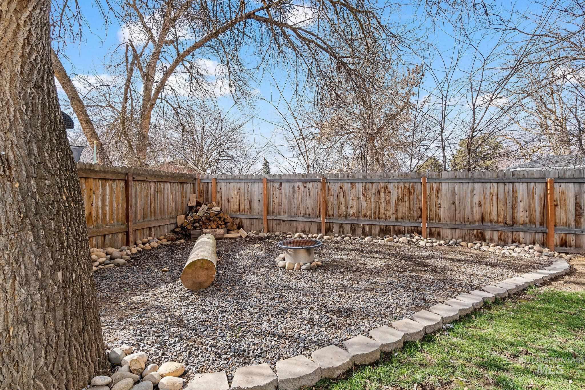 283 SE Blvd, New Plymouth, Idaho 83655, 3 Bedrooms, 2 Bathrooms, Residential For Sale, Price $340,000,MLS 98975606