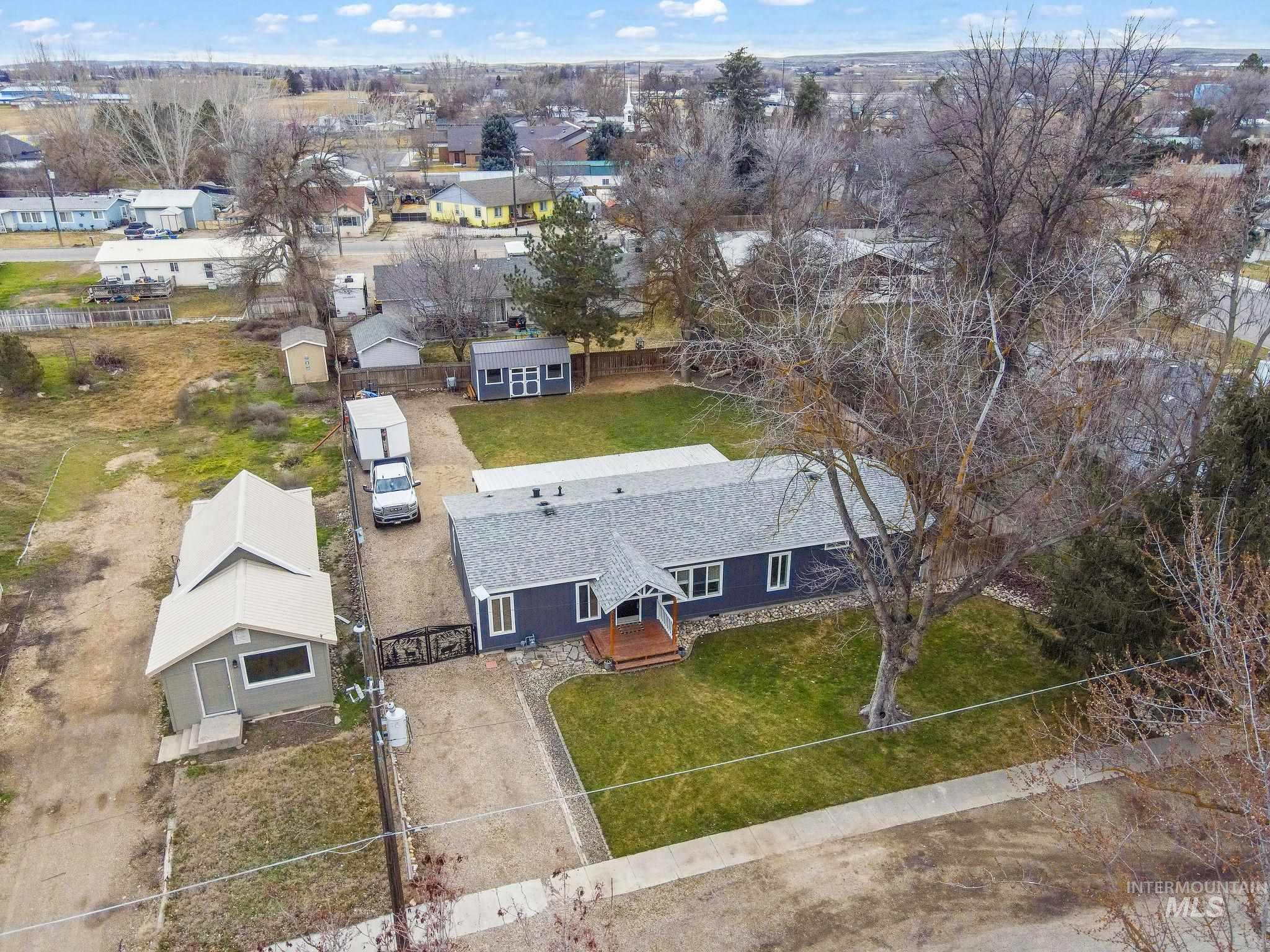 283 SE Blvd, New Plymouth, Idaho 83655, 3 Bedrooms, 2 Bathrooms, Residential For Sale, Price $340,000,MLS 98975606