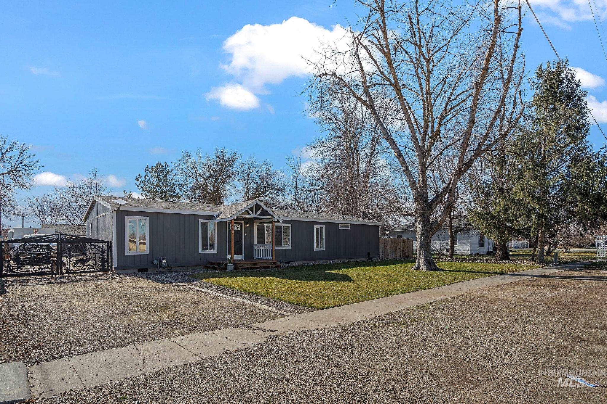 283 SE Blvd, New Plymouth, Idaho 83655, 3 Bedrooms, 2 Bathrooms, Residential For Sale, Price $340,000,MLS 98975606