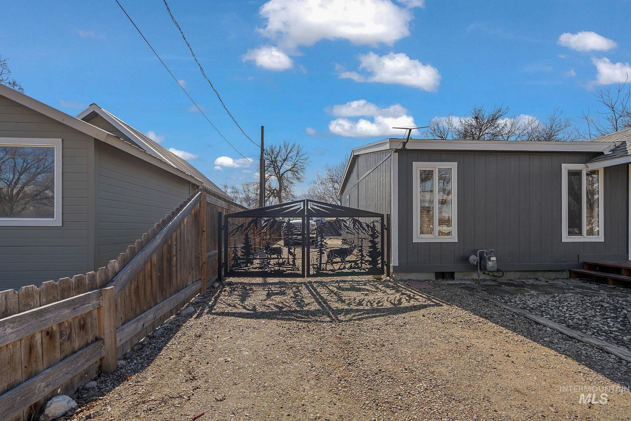 283 SE Blvd, New Plymouth, Idaho 83655, 3 Bedrooms, 2 Bathrooms, Residential For Sale, Price $340,000,MLS 98975606