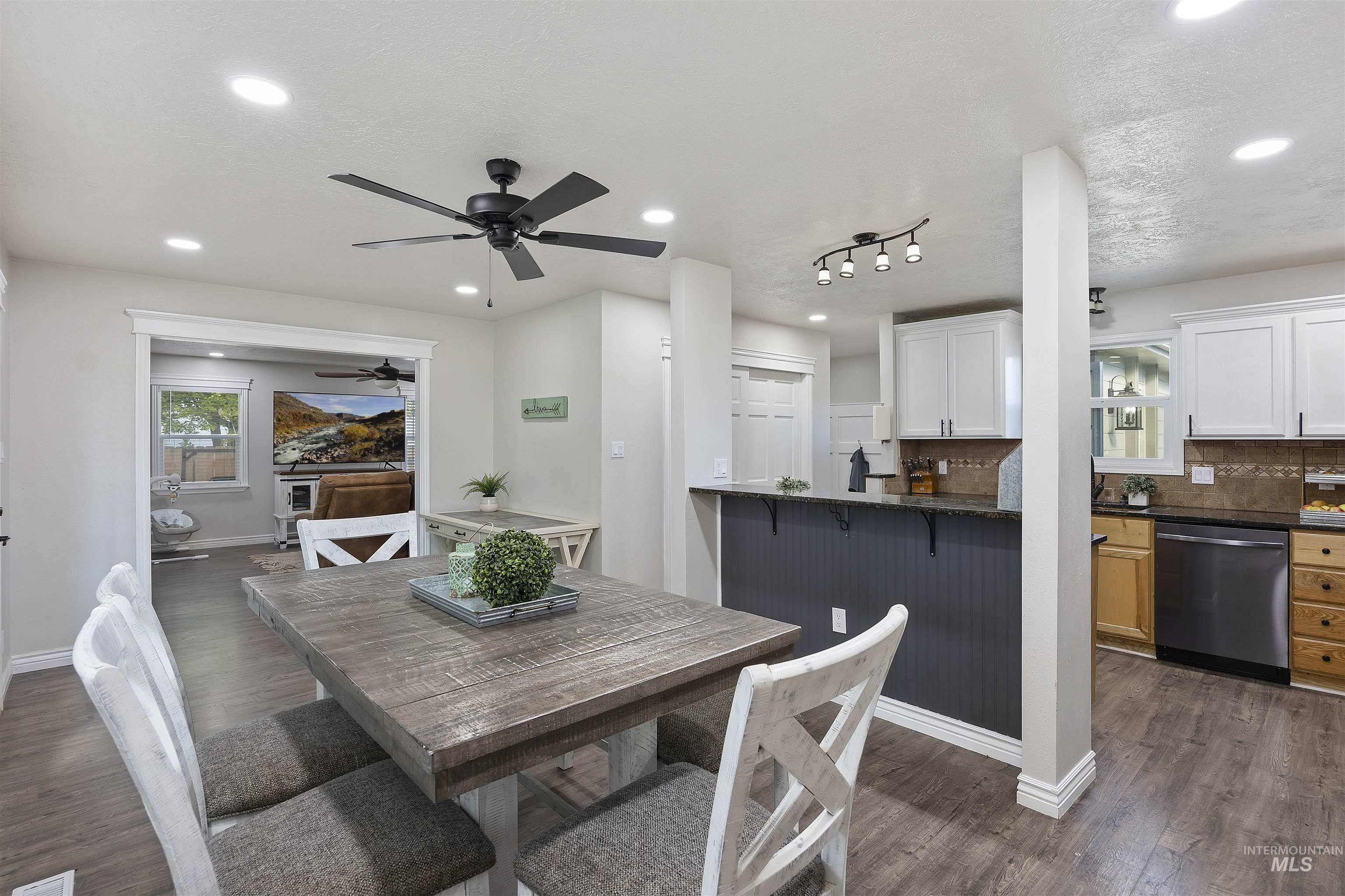 2522 Elizabeth, Twin Falls, Idaho 83301, 5 Bedrooms, 3 Bathrooms, Residential For Sale, Price $409,900,MLS 98975609