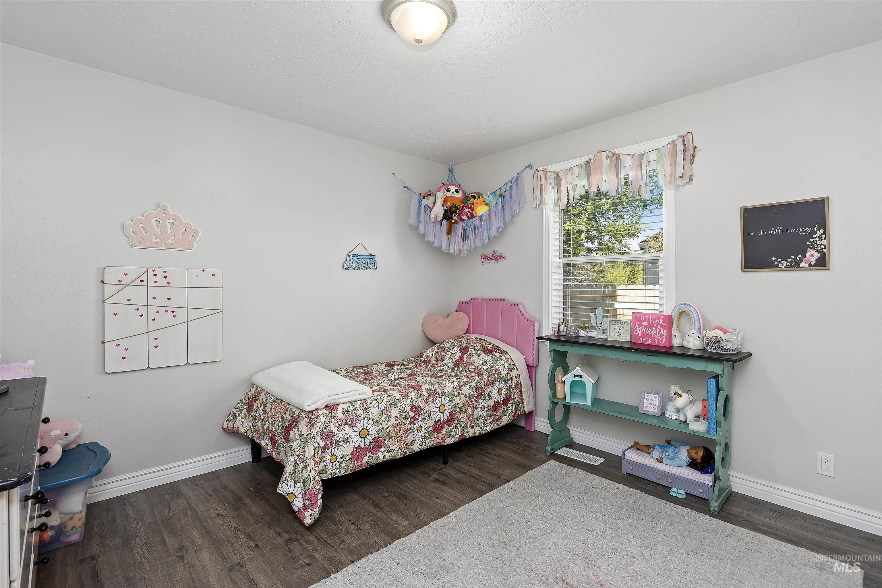 2522 Elizabeth, Twin Falls, Idaho 83301, 5 Bedrooms, 3 Bathrooms, Residential For Sale, Price $409,900,MLS 98975609